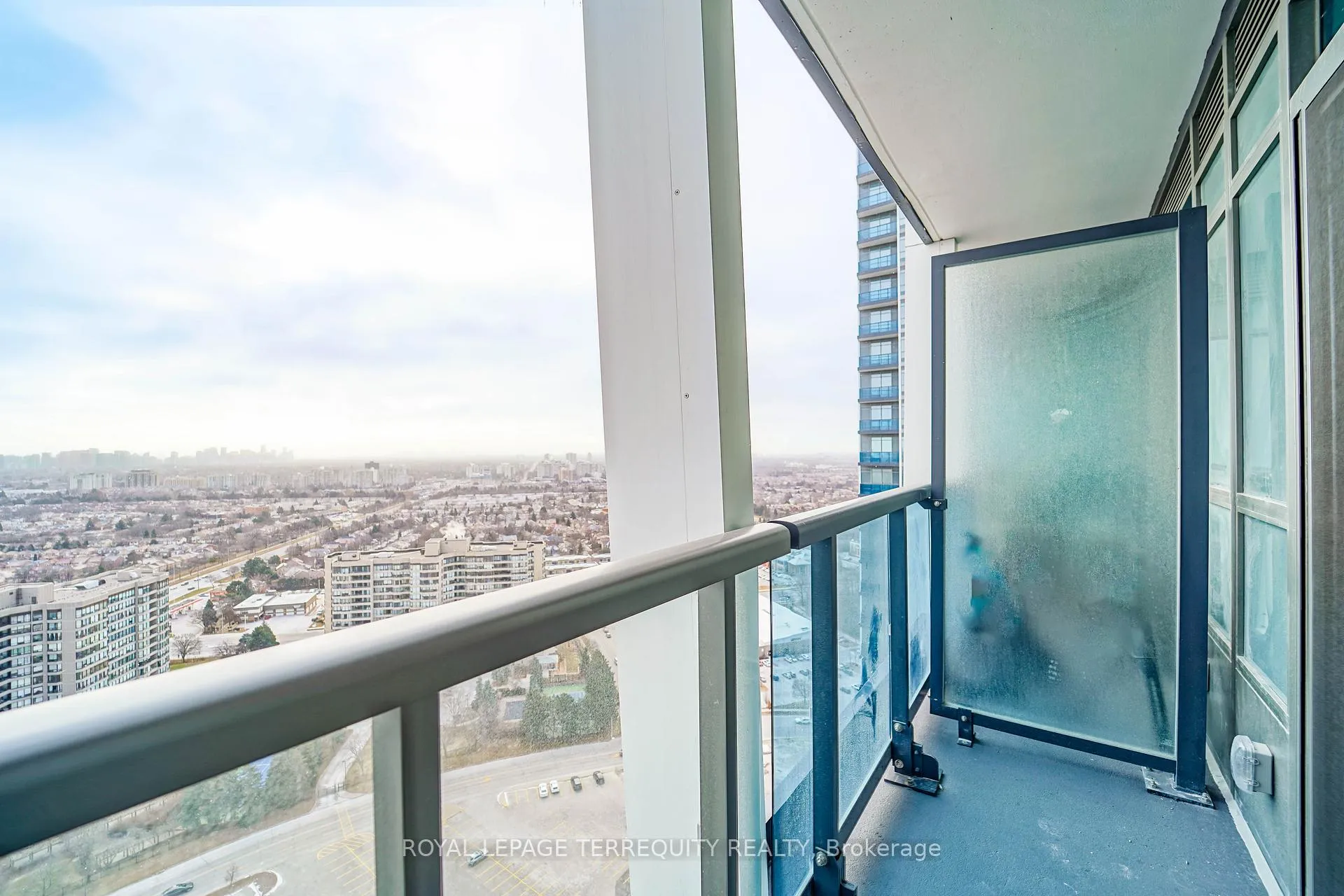 Photo 11 of Unit 2612, 50 Upper Mall Way, Vaughan, Brownridge — HOMEH