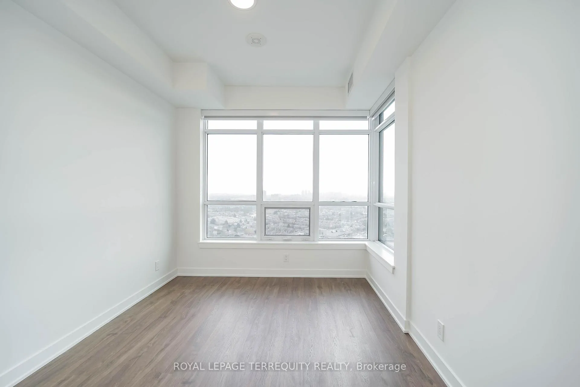 Photo 17 of Unit 2612, 50 Upper Mall Way, Vaughan, Brownridge — HOMEH