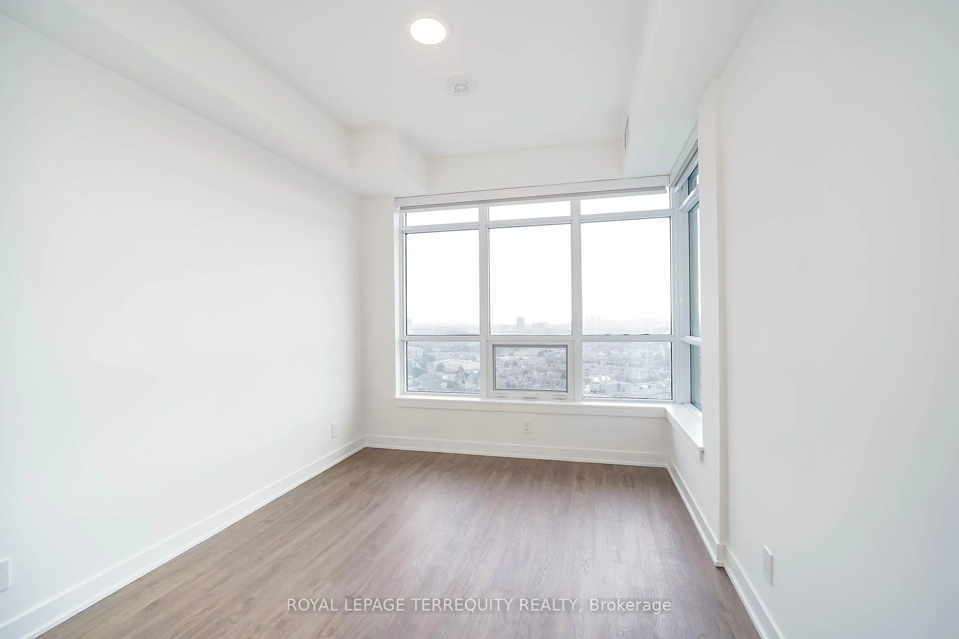 Photo 19 of Unit 2612, 50 Upper Mall Way, Vaughan, Brownridge — HOMEH