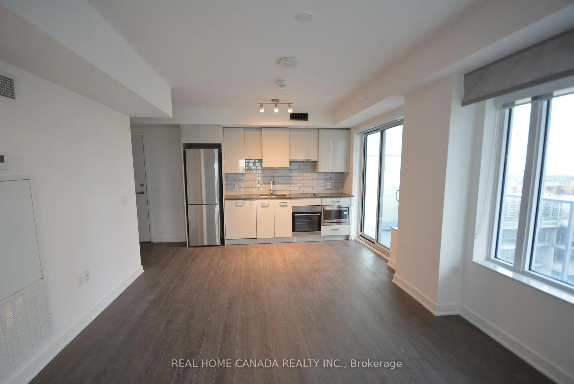 Front of Unit 2704, 195 Redpath Avenue
