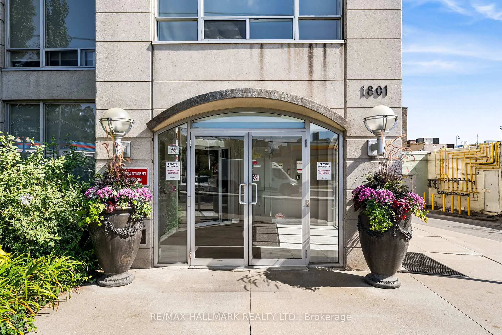 Photo 2 of Unit 307, 1801 Bayview Avenue, Toronto, Leaside — HOMEH