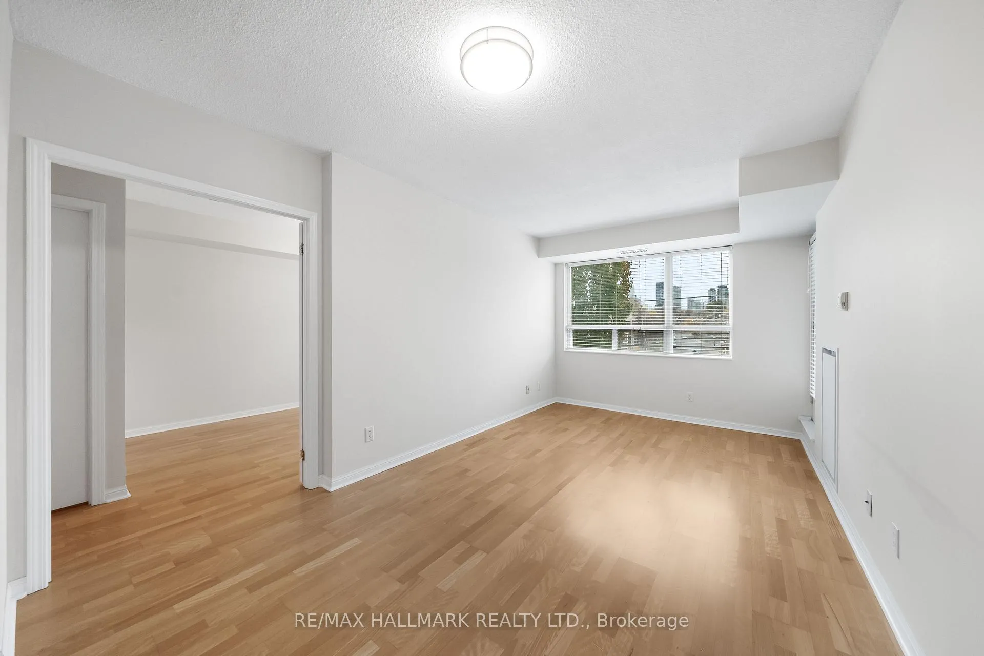 Photo 5 of Unit 307, 1801 Bayview Avenue, Toronto, Leaside — HOMEH