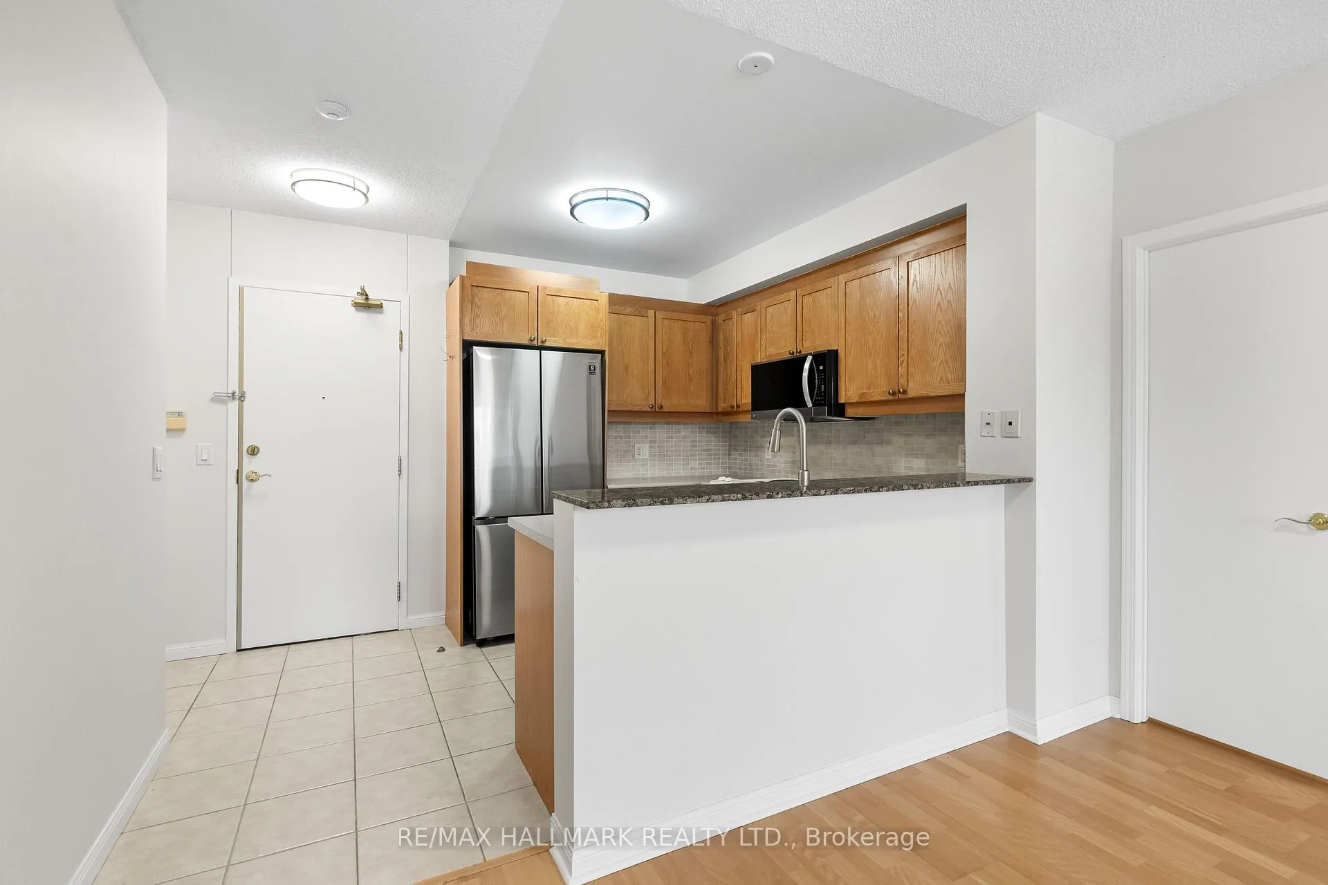 Photo 8 of Unit 307, 1801 Bayview Avenue, Toronto, Leaside — HOMEH
