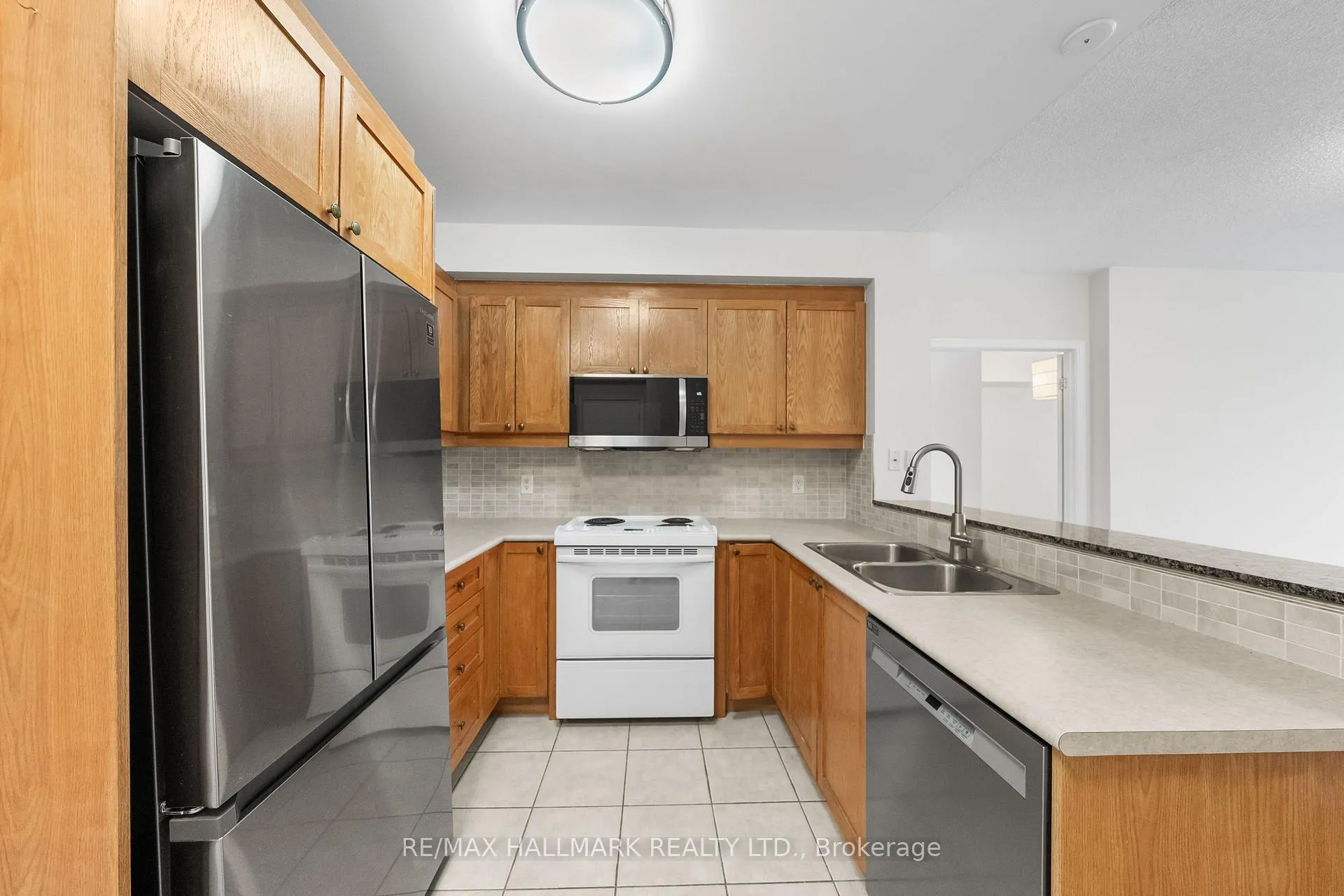 Photo 9 of Unit 307, 1801 Bayview Avenue, Toronto, Leaside — HOMEH