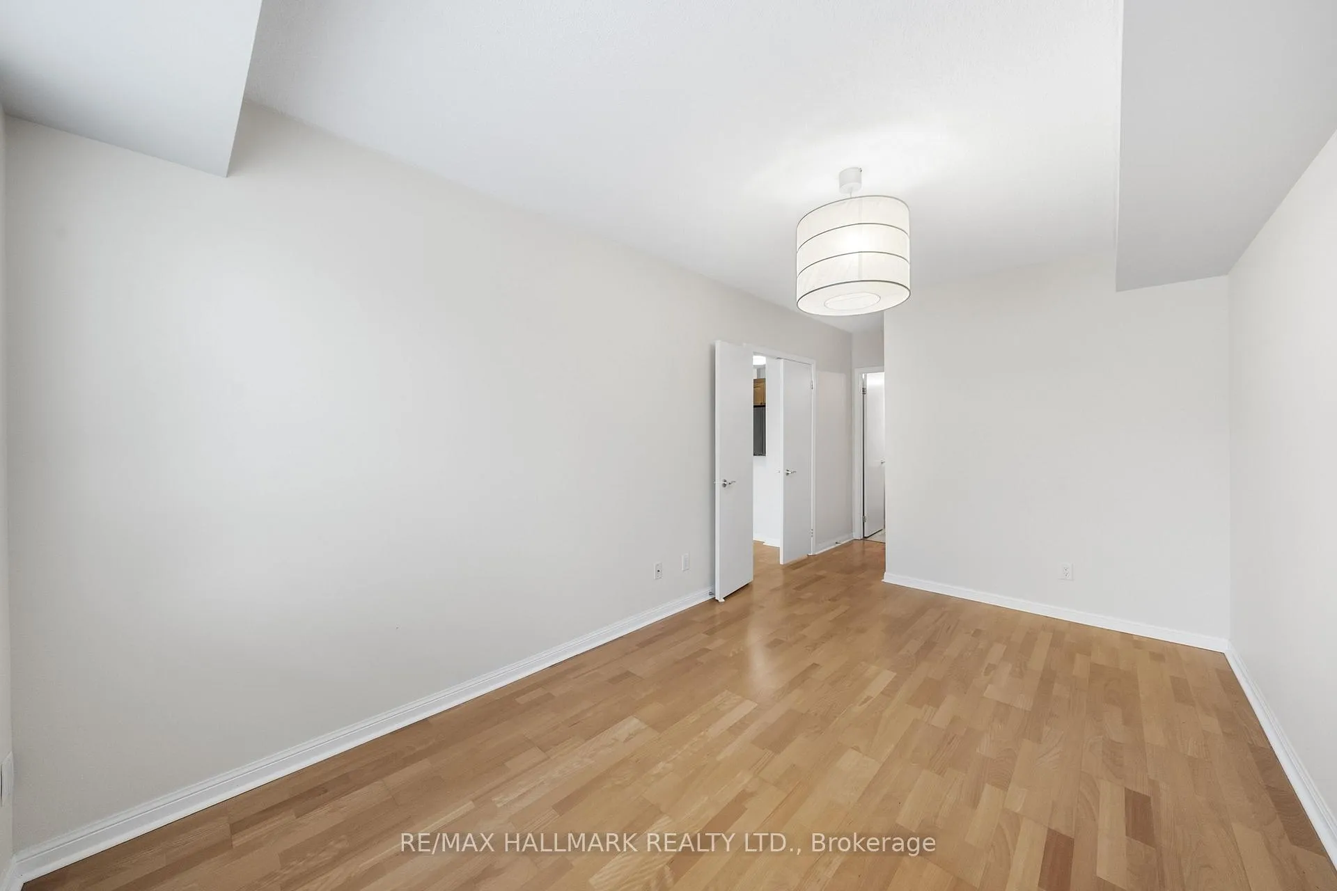 Photo 12 of Unit 307, 1801 Bayview Avenue, Toronto, Leaside — HOMEH