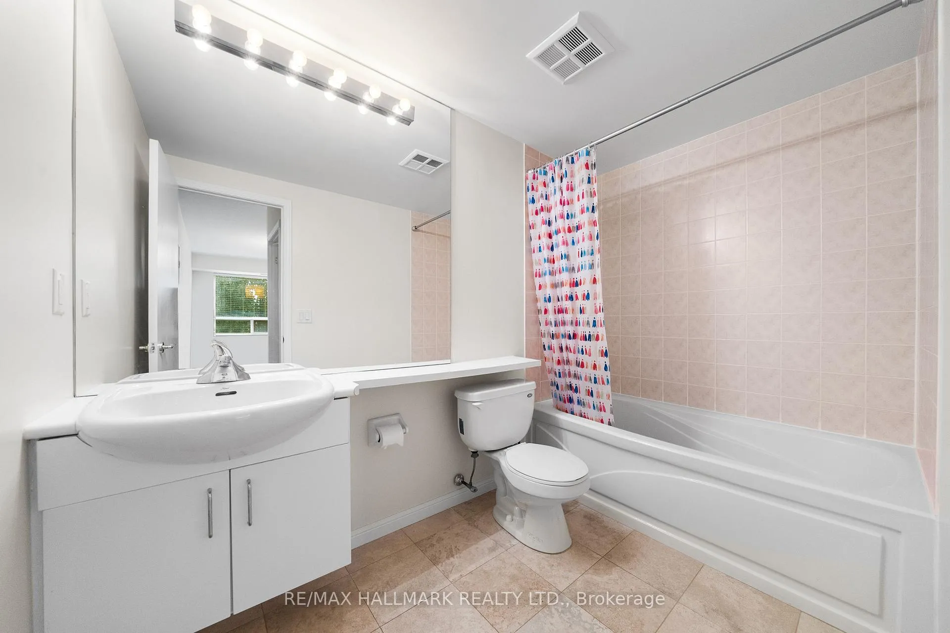 Photo 14 of Unit 307, 1801 Bayview Avenue, Toronto, Leaside — HOMEH