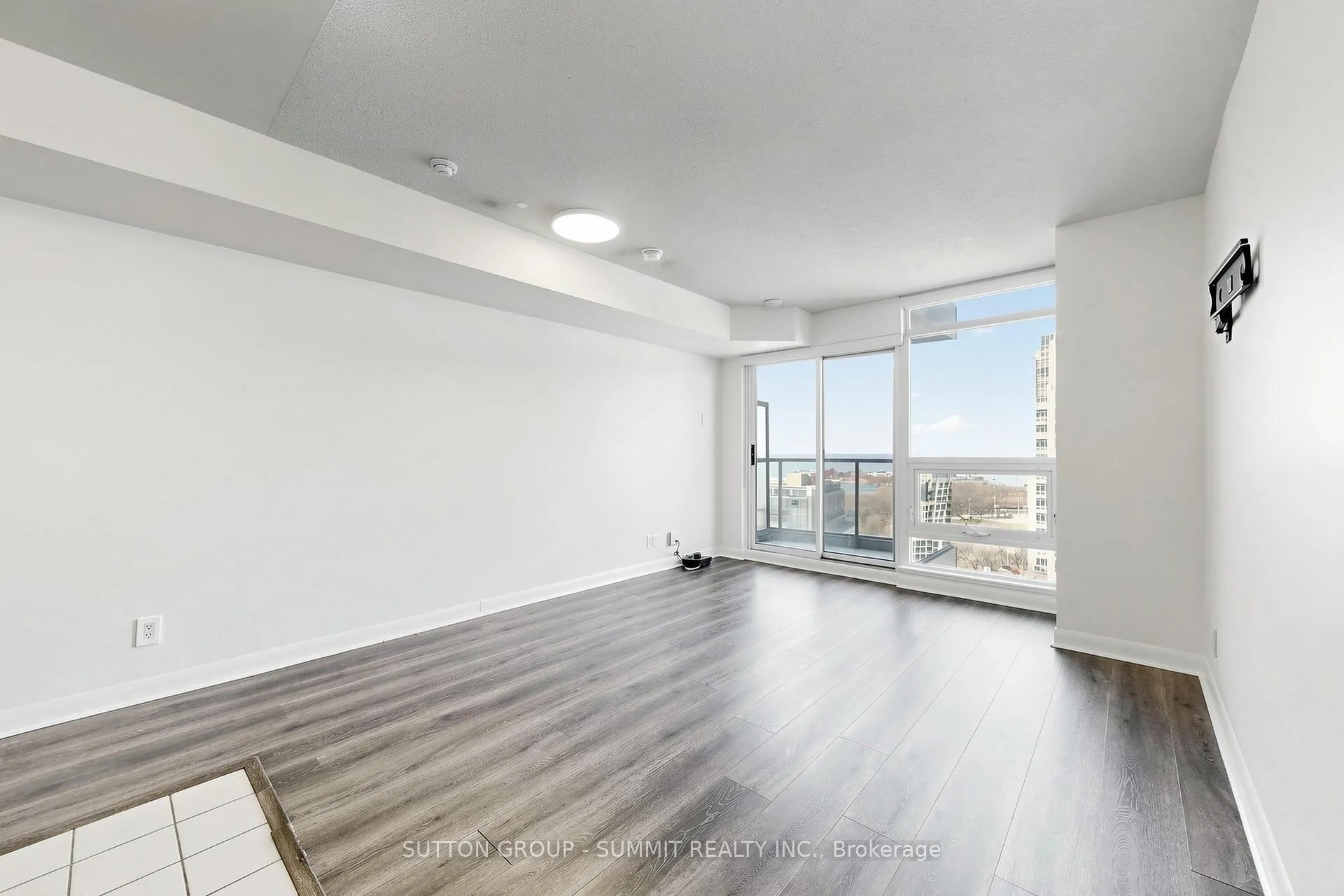 Photo 5 of Unit 2209, 600 Fleet Street, Toronto, Niagara — HOMEH