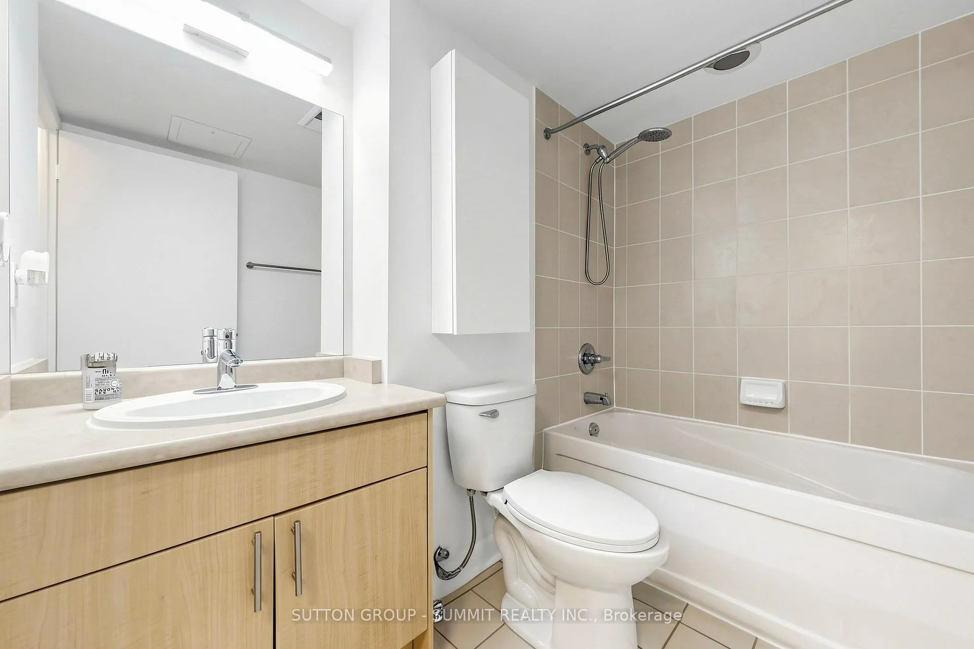 Photo 11 of Unit 2209, 600 Fleet Street, Toronto, Niagara — HOMEH