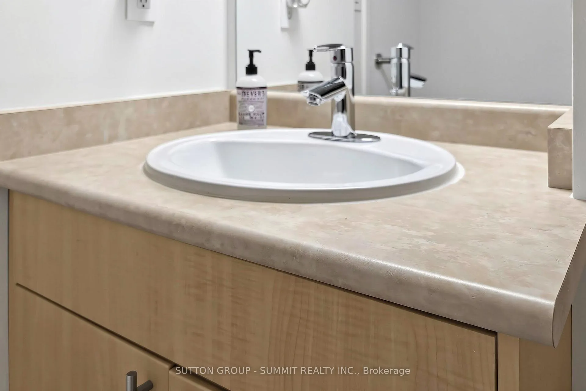 Photo 13 of Unit 2209, 600 Fleet Street, Toronto, Niagara — HOMEH