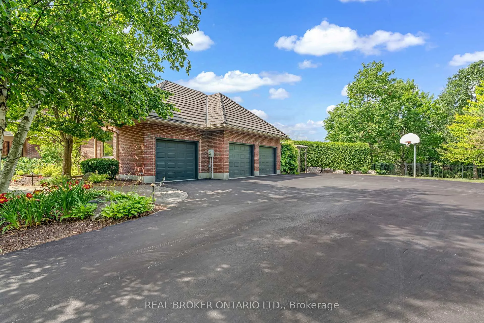 Photo 36 of 18 Fox Run Drive, Puslinch, Rural Puslinch East — HOMEH