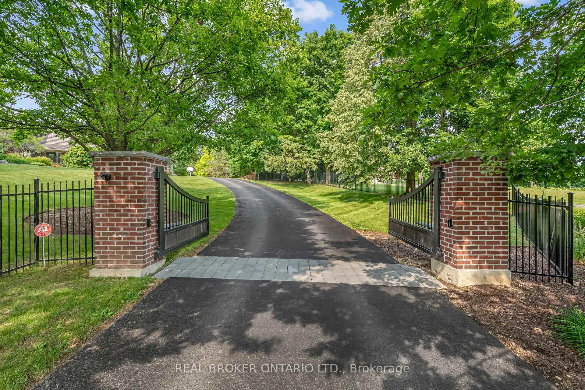 Photo 41 of 18 Fox Run Drive, Puslinch, Rural Puslinch East — HOMEH