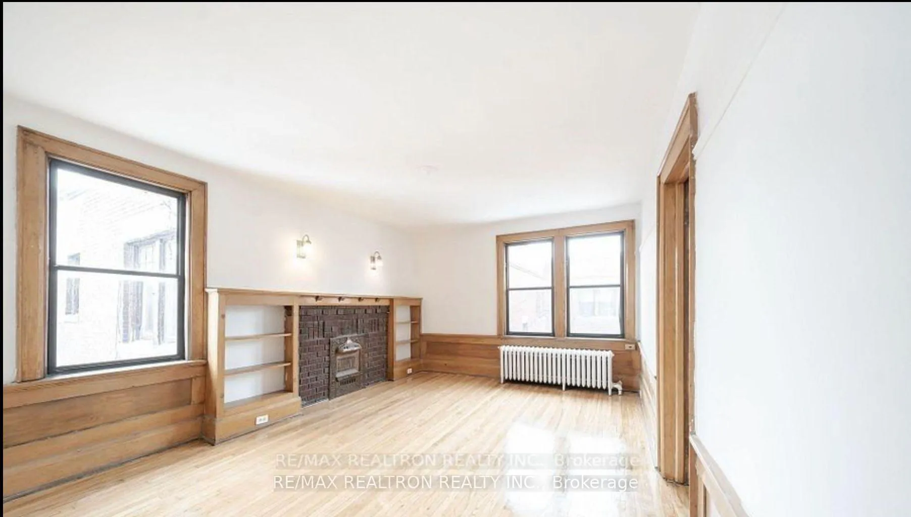 Photo 3 of Unit 32, 6 Kingston Road, Toronto, Woodbine Corridor — HOMEH