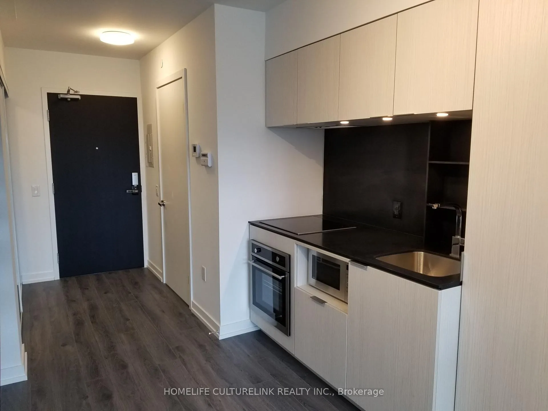 Front of Unit 523, 77 Shuter Street