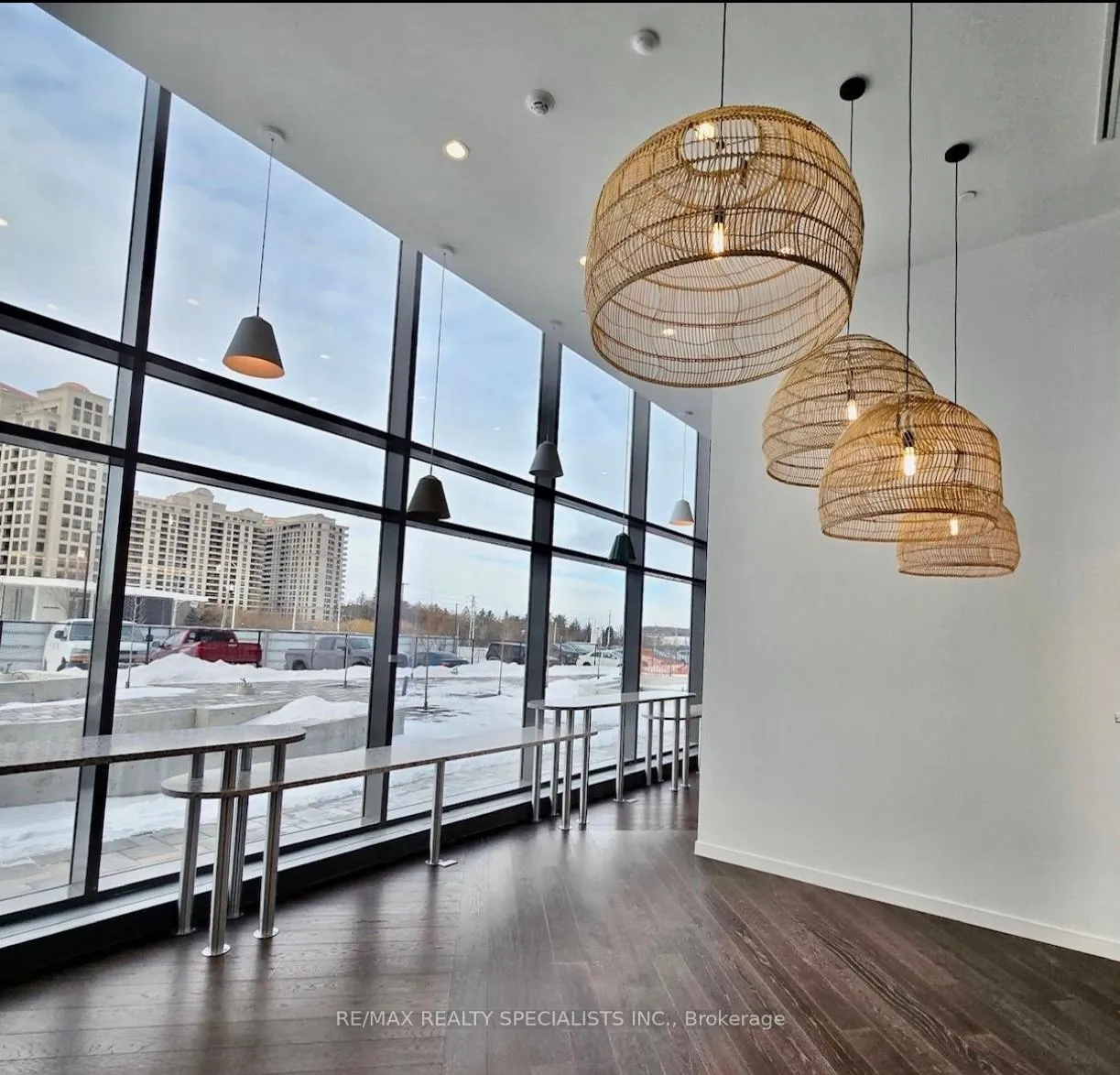 Photo 3 of Unit 908, 498 Caldari Road S, Vaughan, Concord — HOMEH