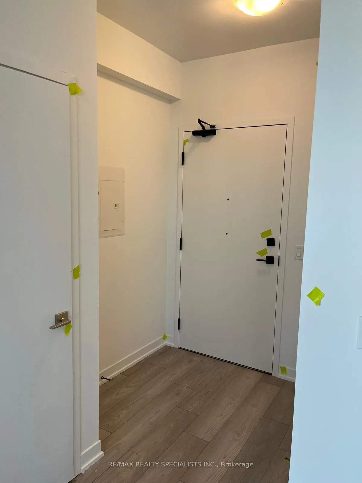 Photo 4 of Unit 908, 498 Caldari Road S, Vaughan, Concord — HOMEH
