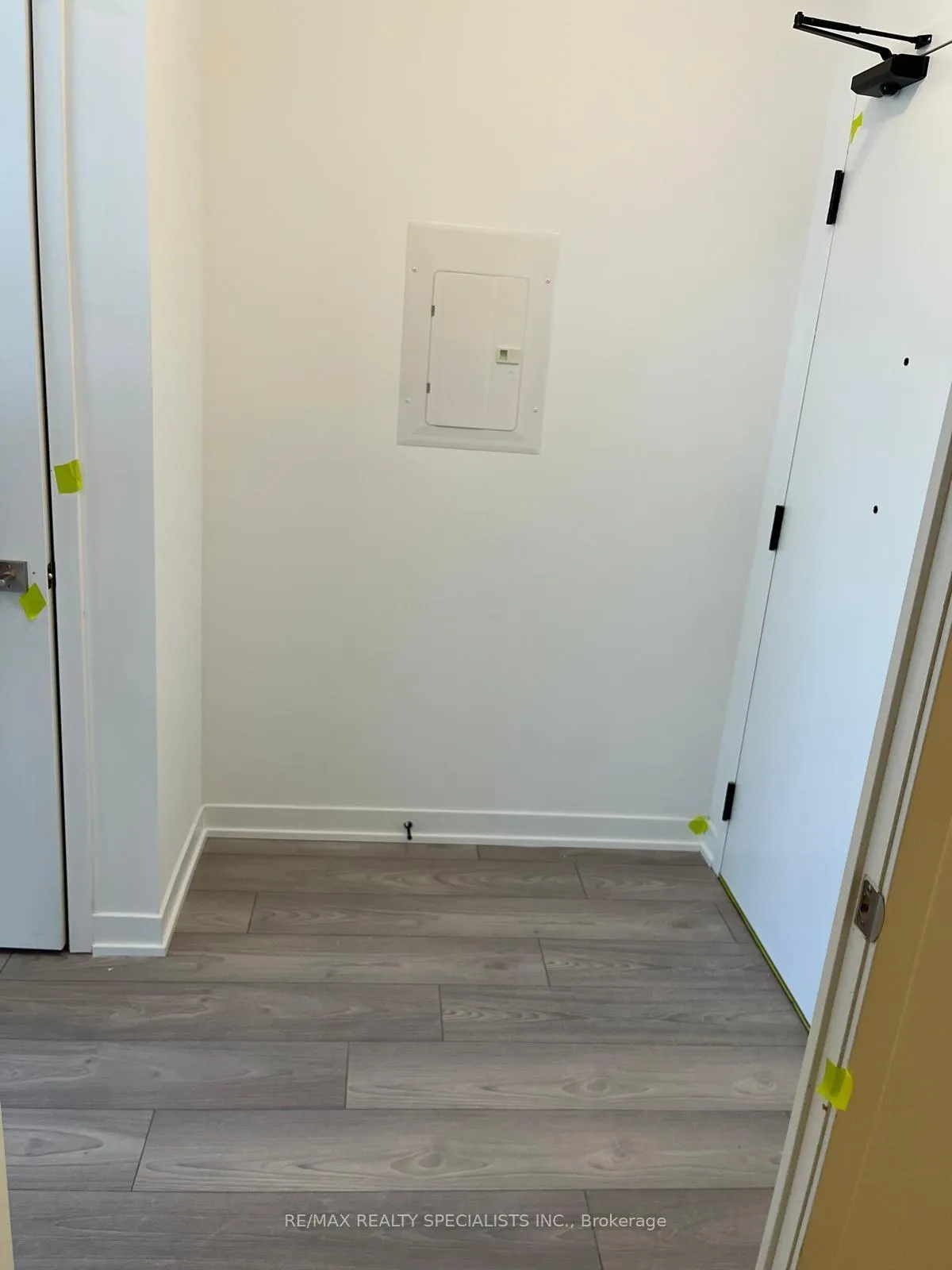 Photo 5 of Unit 908, 498 Caldari Road S, Vaughan, Concord — HOMEH