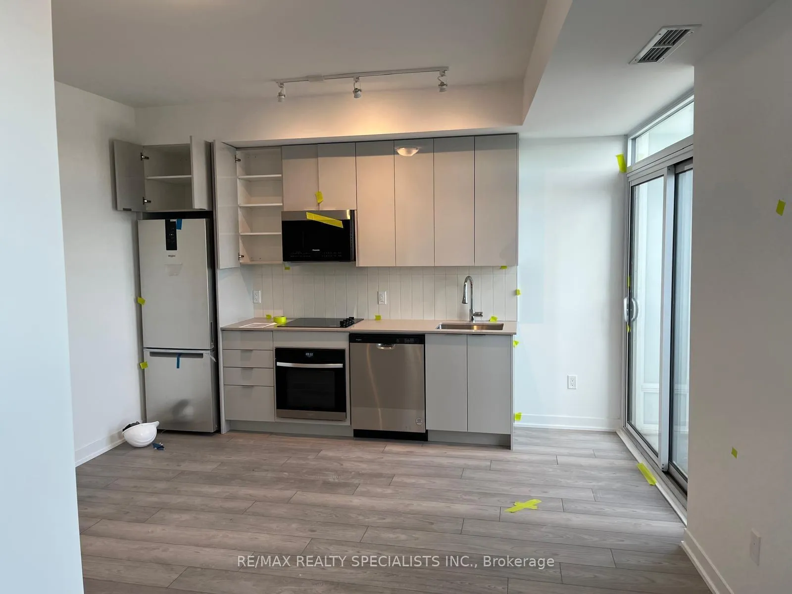 Photo 10 of Unit 908, 498 Caldari Road S, Vaughan, Concord — HOMEH
