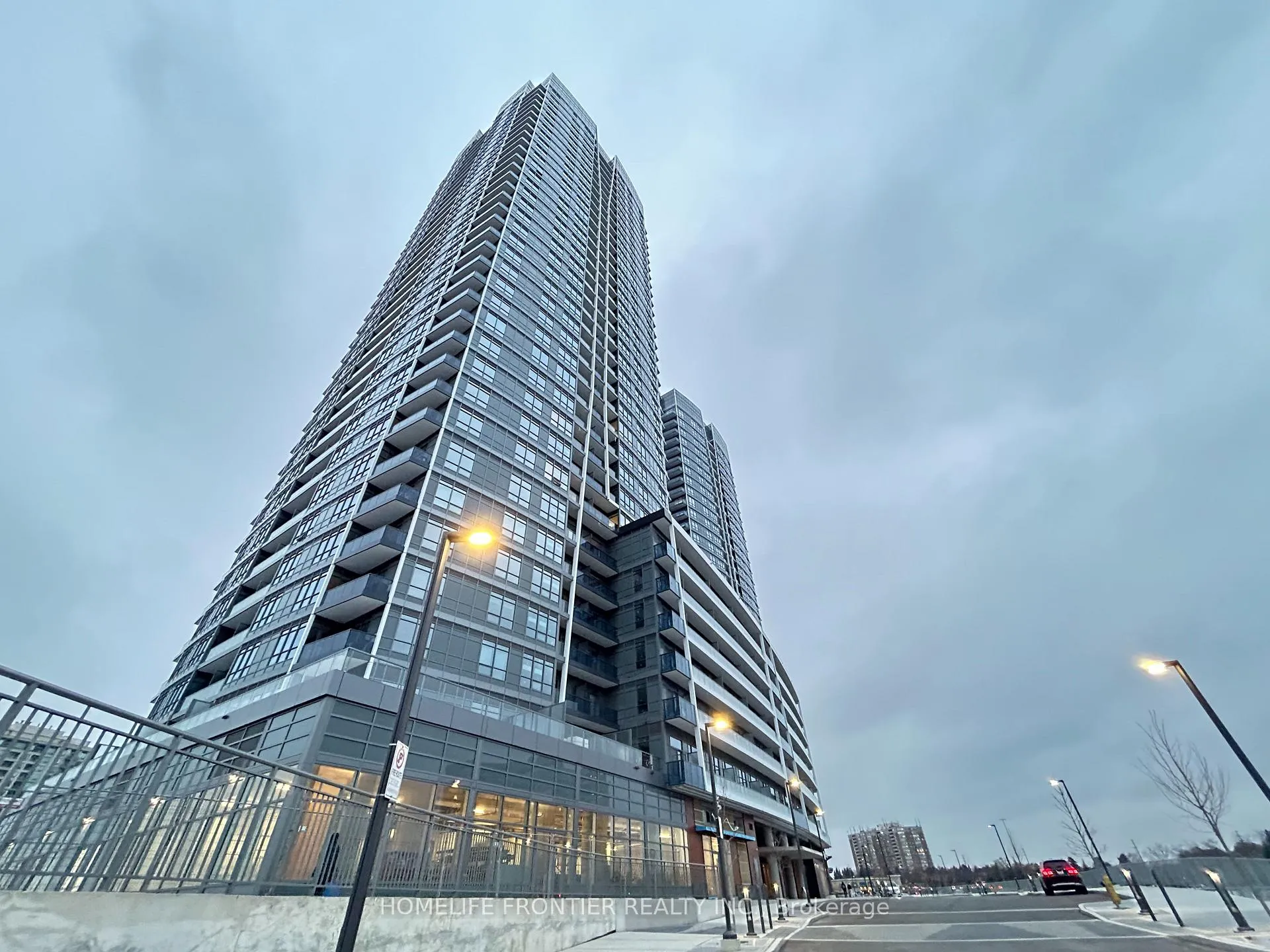 Photo 2 of Unit 2702B, 50 Upper Mall Way, Vaughan, Brownridge — HOMEH