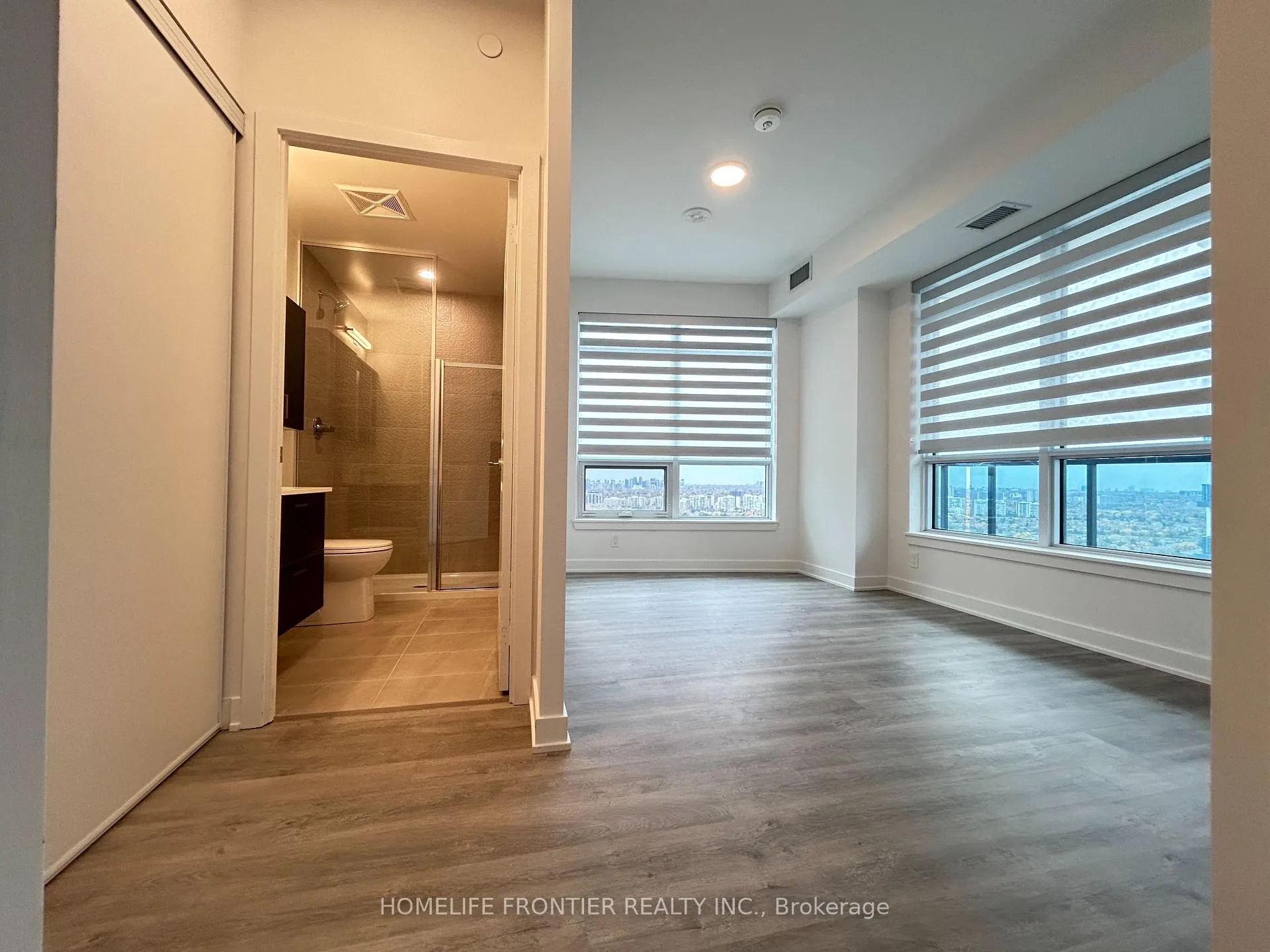 Photo 12 of Unit 2702B, 50 Upper Mall Way, Vaughan, Brownridge — HOMEH