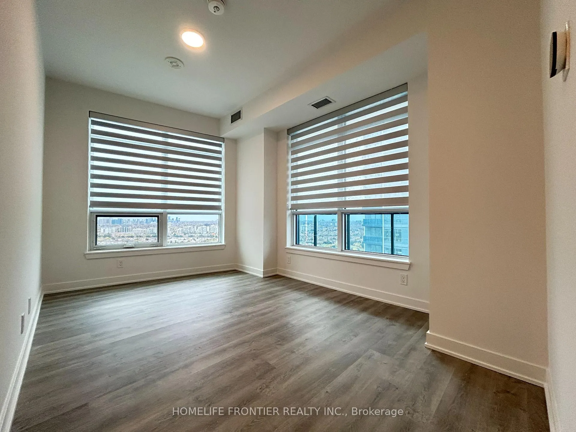 Photo 13 of Unit 2702B, 50 Upper Mall Way, Vaughan, Brownridge — HOMEH