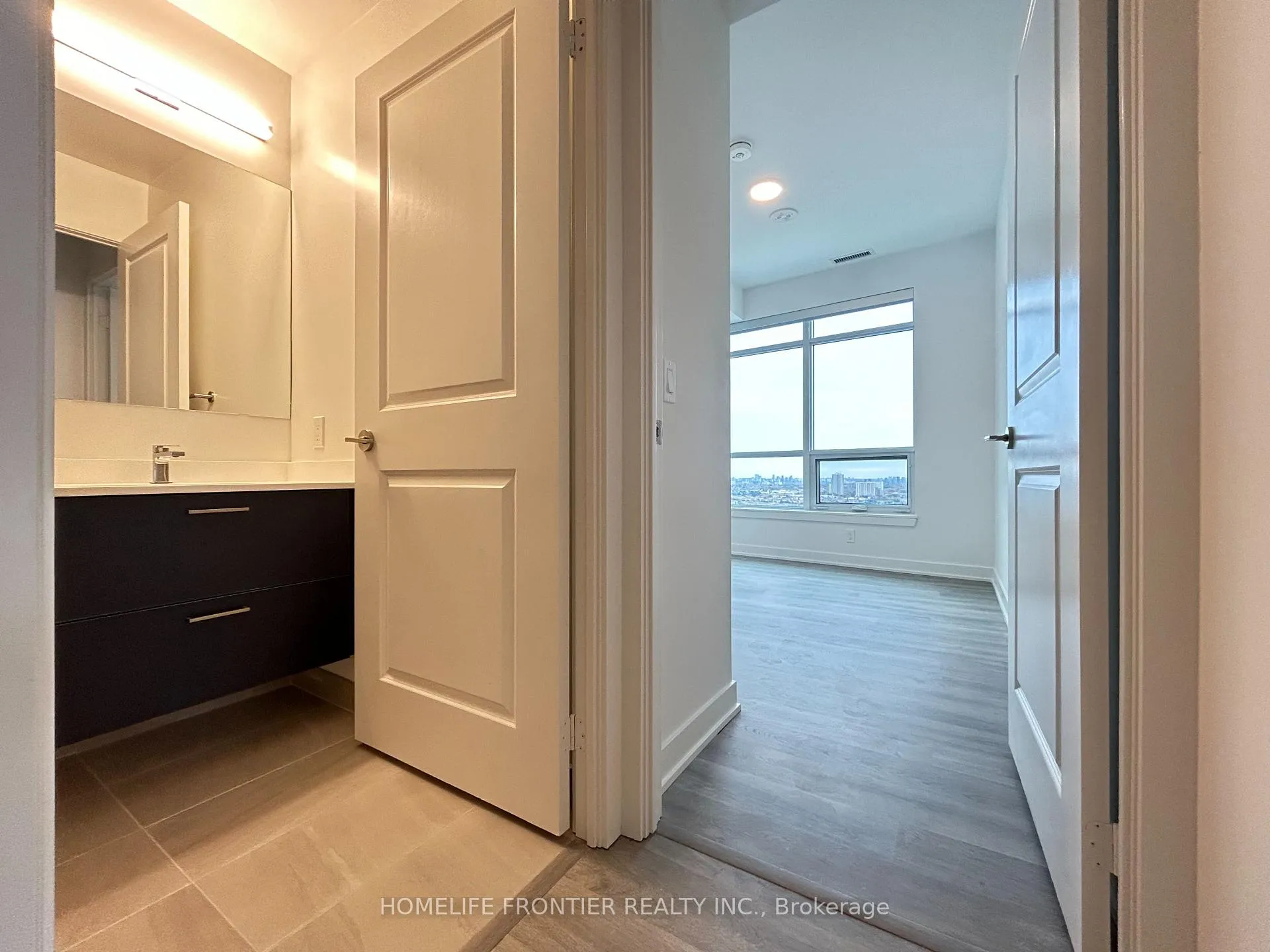 Photo 19 of Unit 2702B, 50 Upper Mall Way, Vaughan, Brownridge — HOMEH