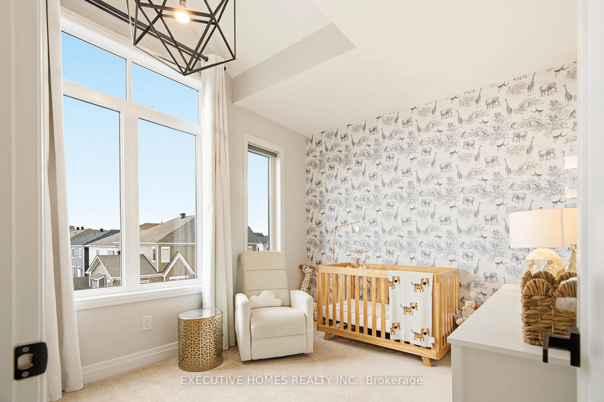 Photo 24 of 142 Aubrais Crescent, Ottawa, Chapel Hill South - Orleans Village — HOMEH