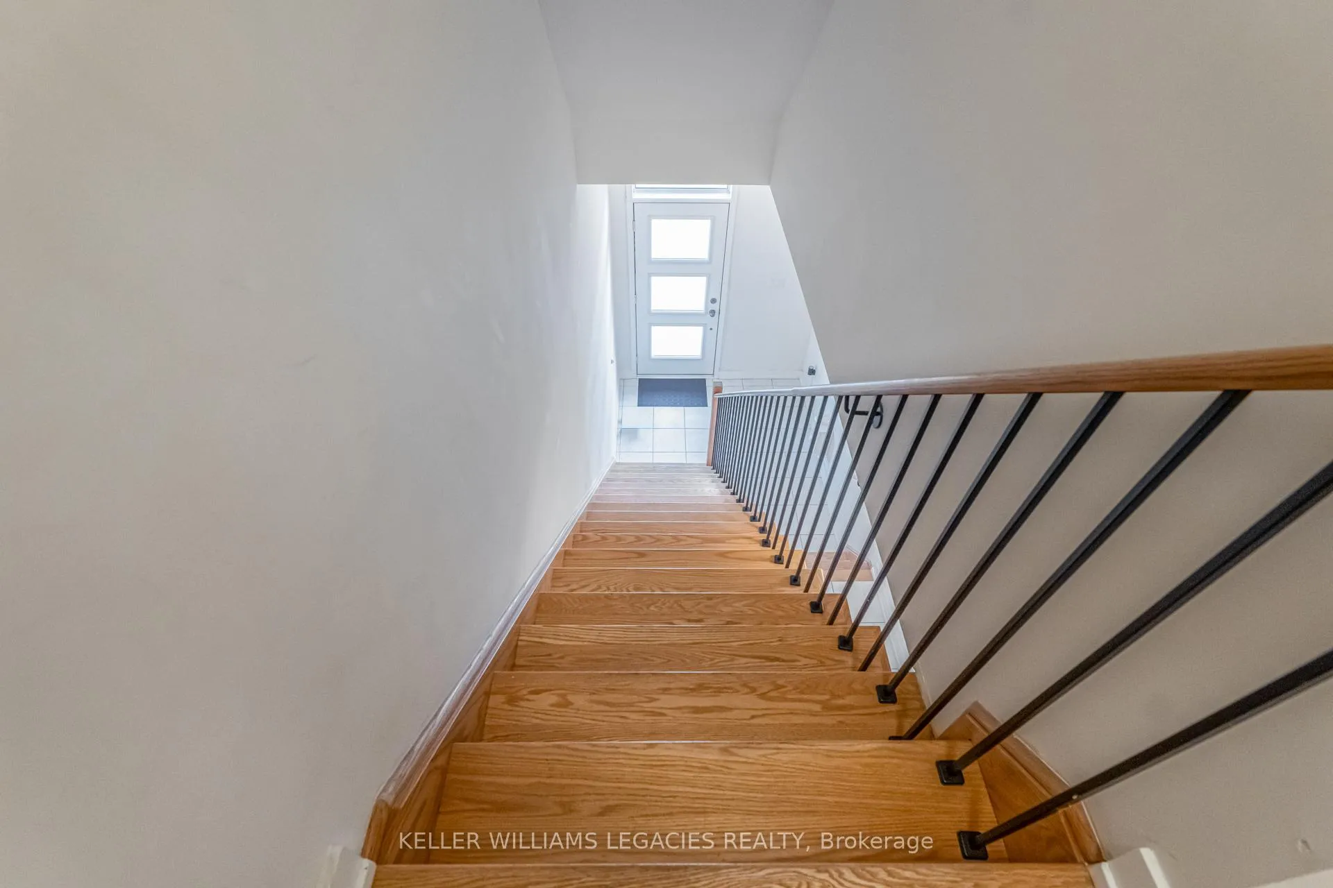 Photo 4 of Unit 203, 2550 Castlegate Crossing Drive, Pickering, Duffin Heights — HOMEH