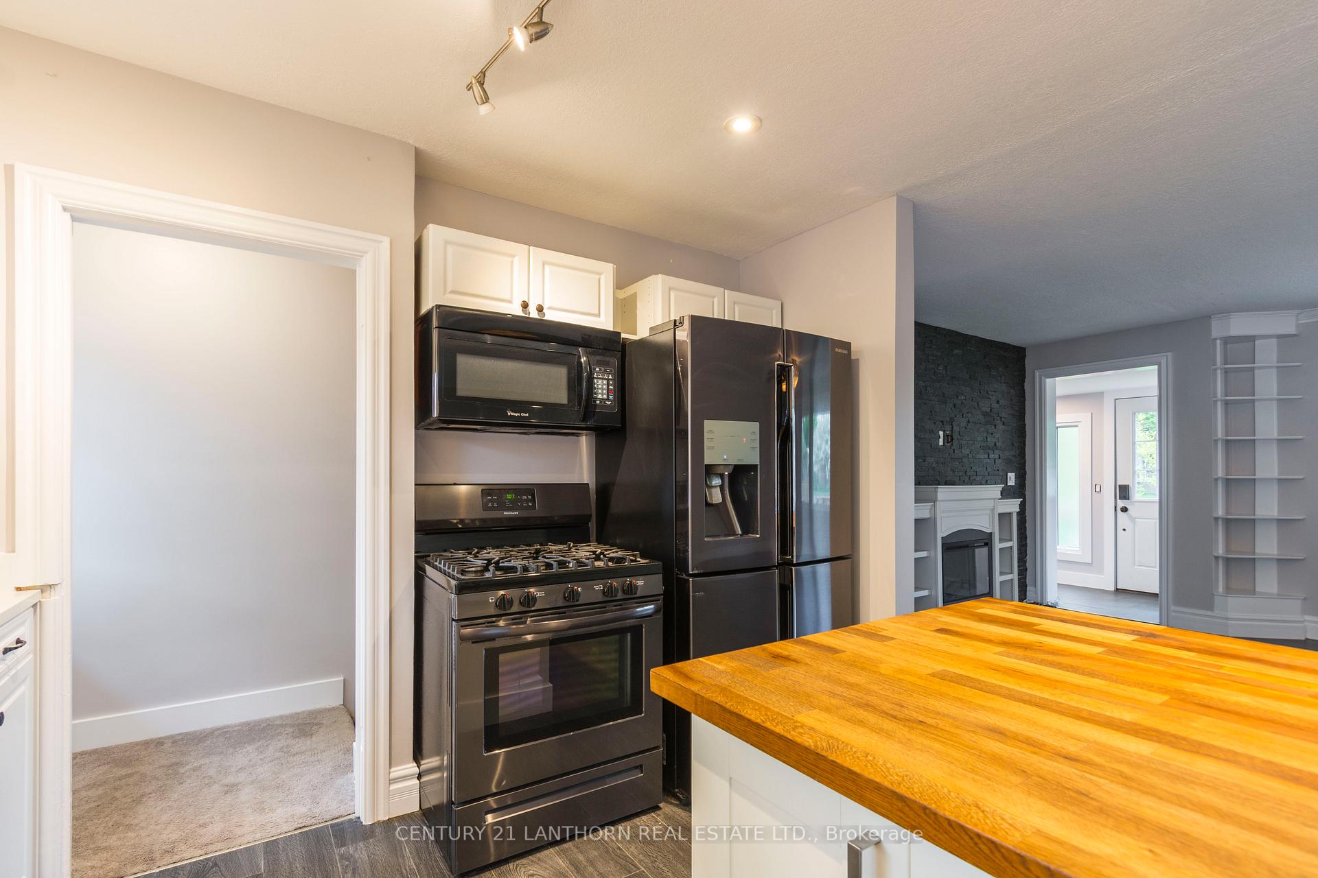 Photo 11 of 76 Maple Drive, Belleville, Belleville Ward — HOMEH