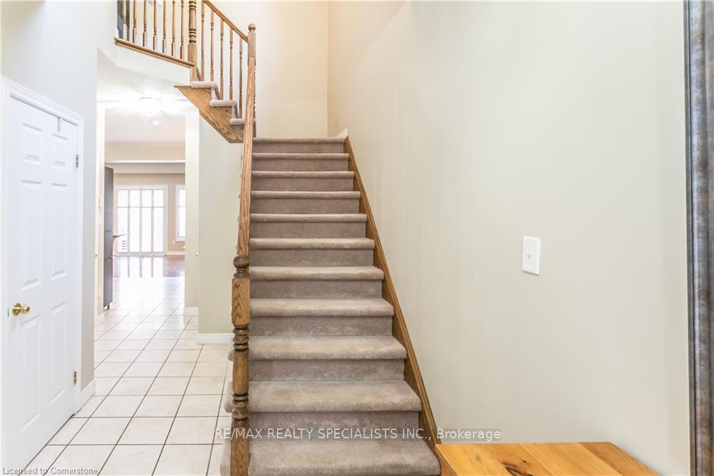 Photo 2 of 4007 Alexan Crescent, Burlington, Rose — HOMEH