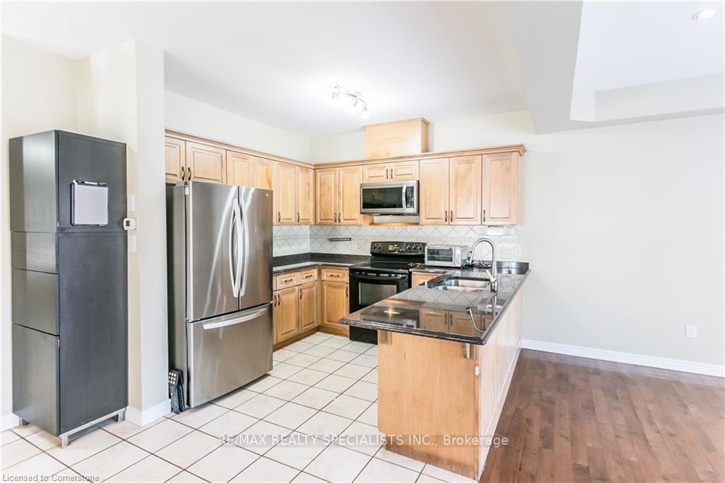 Photo 3 of 4007 Alexan Crescent, Burlington, Rose — HOMEH