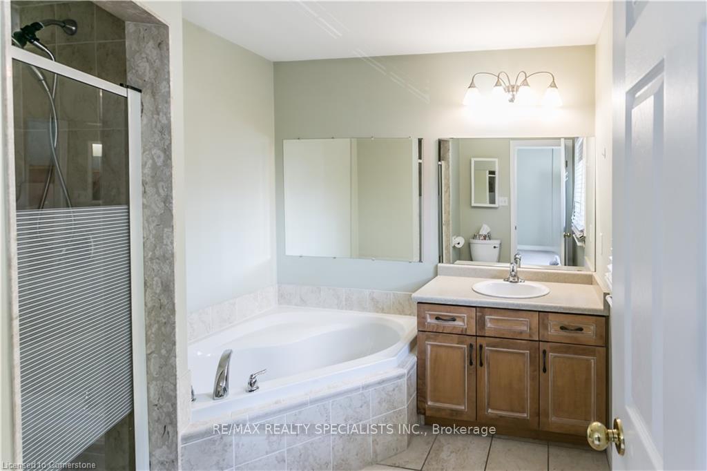 Photo 13 of 4007 Alexan Crescent, Burlington, Rose — HOMEH
