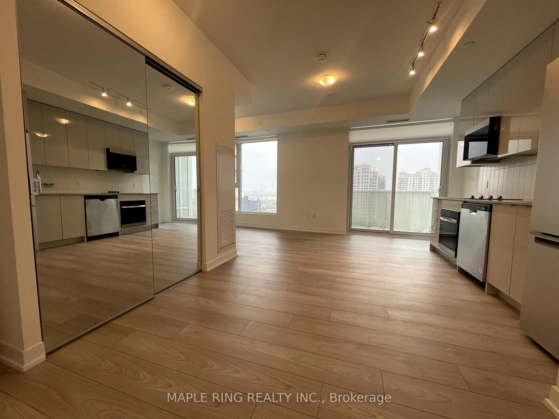 Photo 1 of Unit 904, 474 Caldari Road, Vaughan, Concord — HOMEH