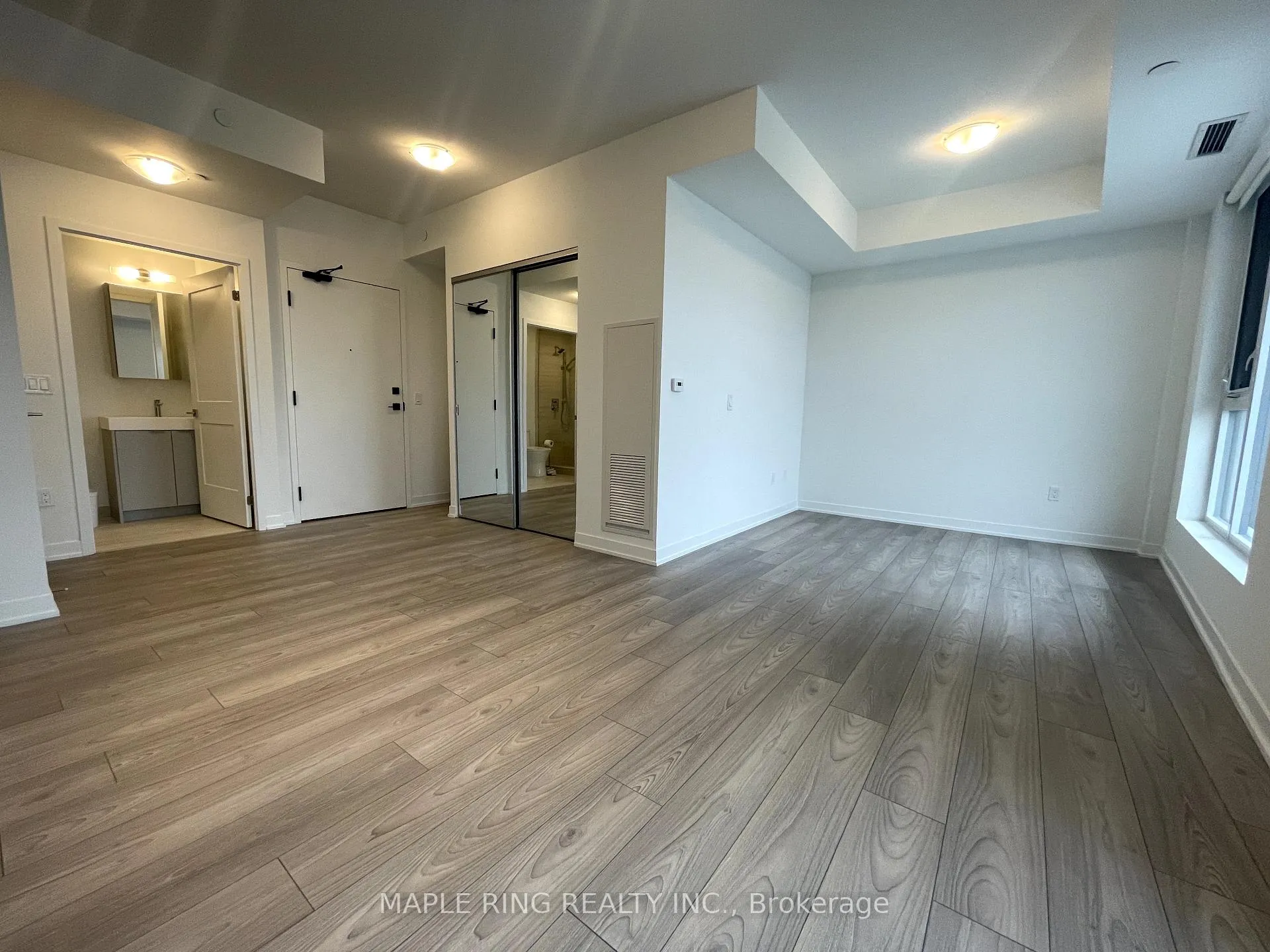 Photo 4 of Unit 904, 474 Caldari Road, Vaughan, Concord — HOMEH