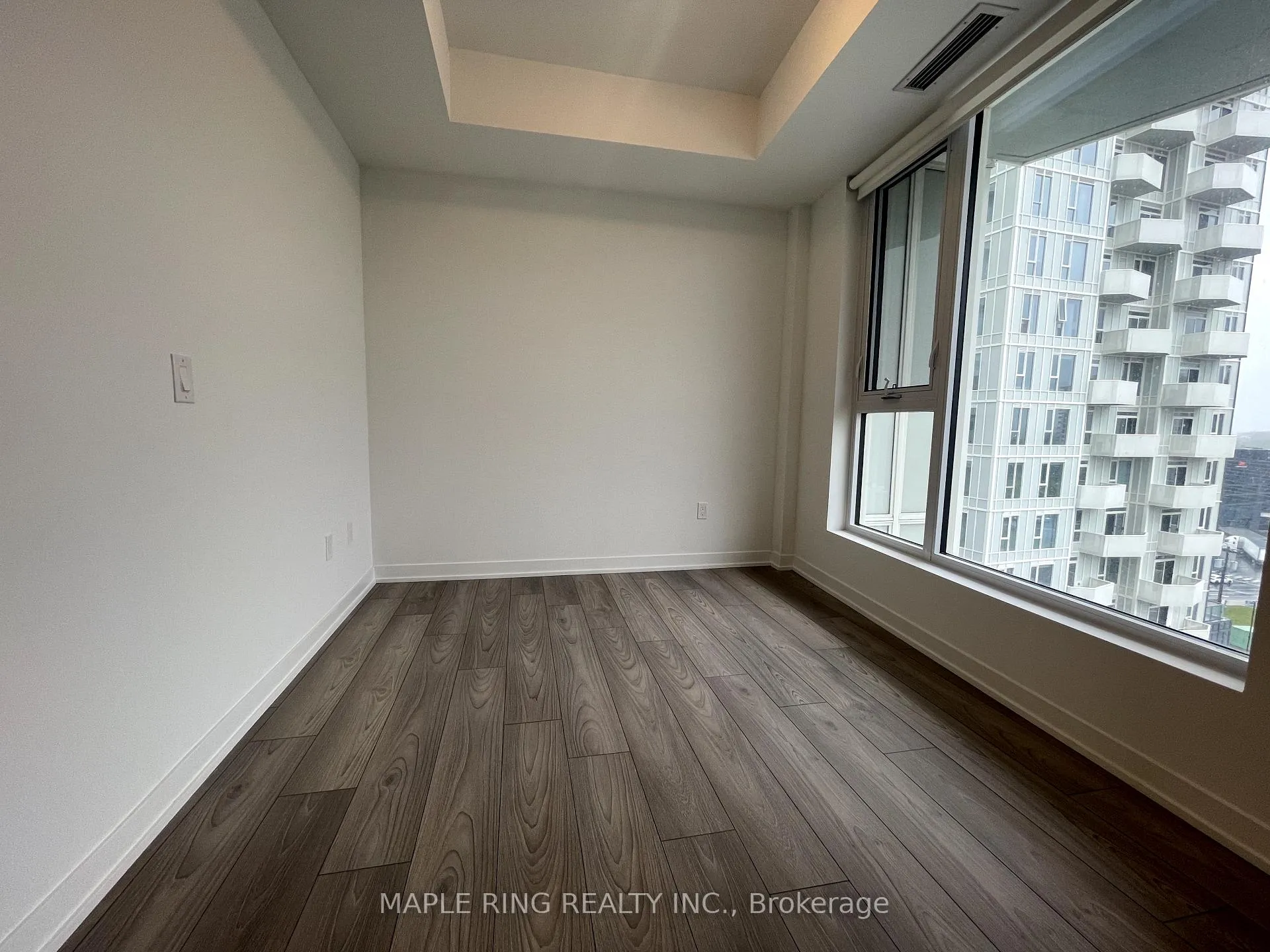 Photo 5 of Unit 904, 474 Caldari Road, Vaughan, Concord — HOMEH