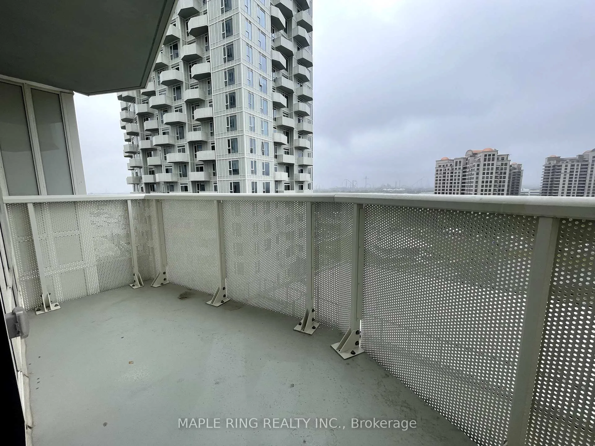Photo 7 of Unit 904, 474 Caldari Road, Vaughan, Concord — HOMEH