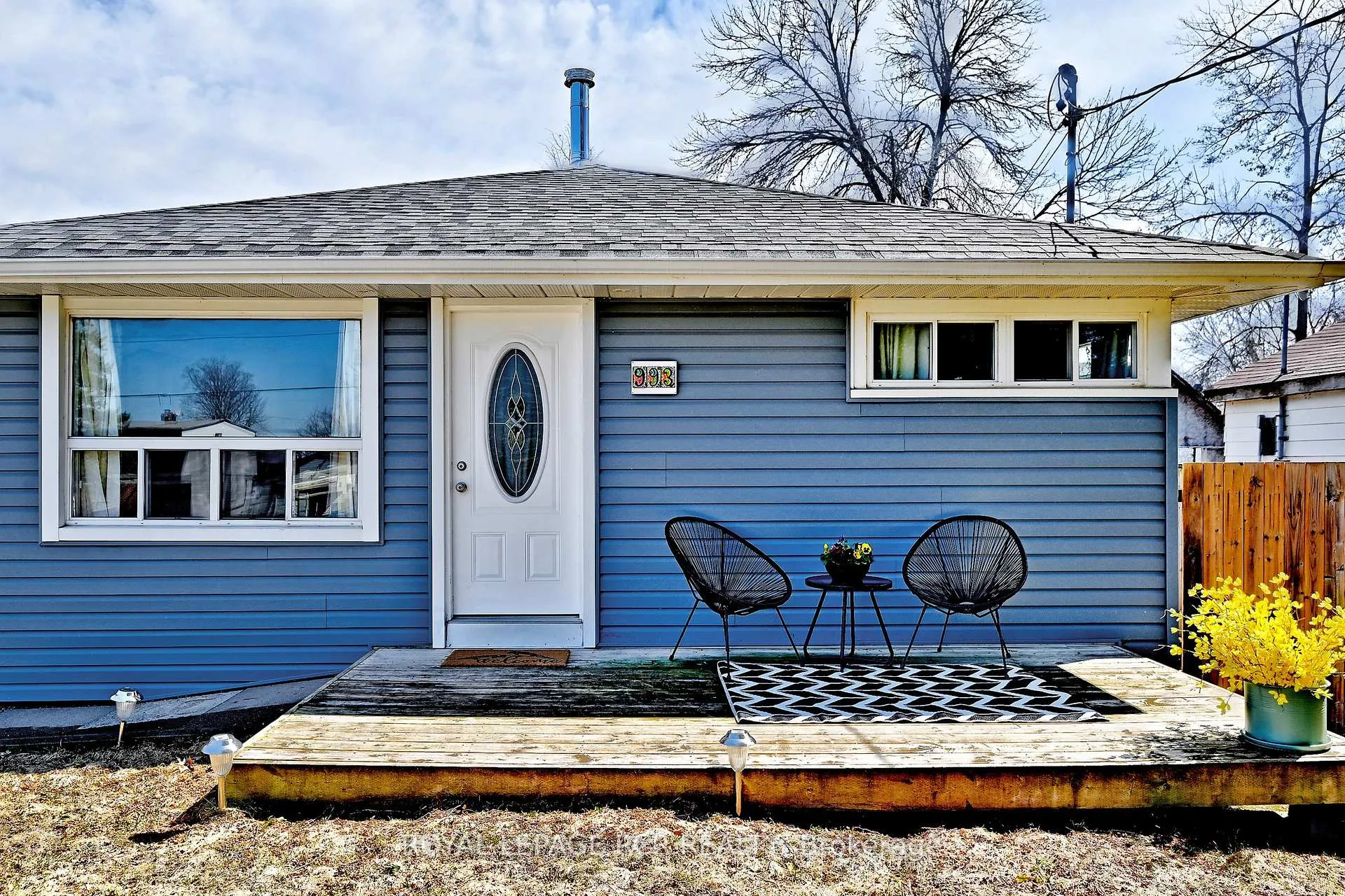 Photo 2 of 993 Barton Avenue, Georgina, Keswick North — HOMEH