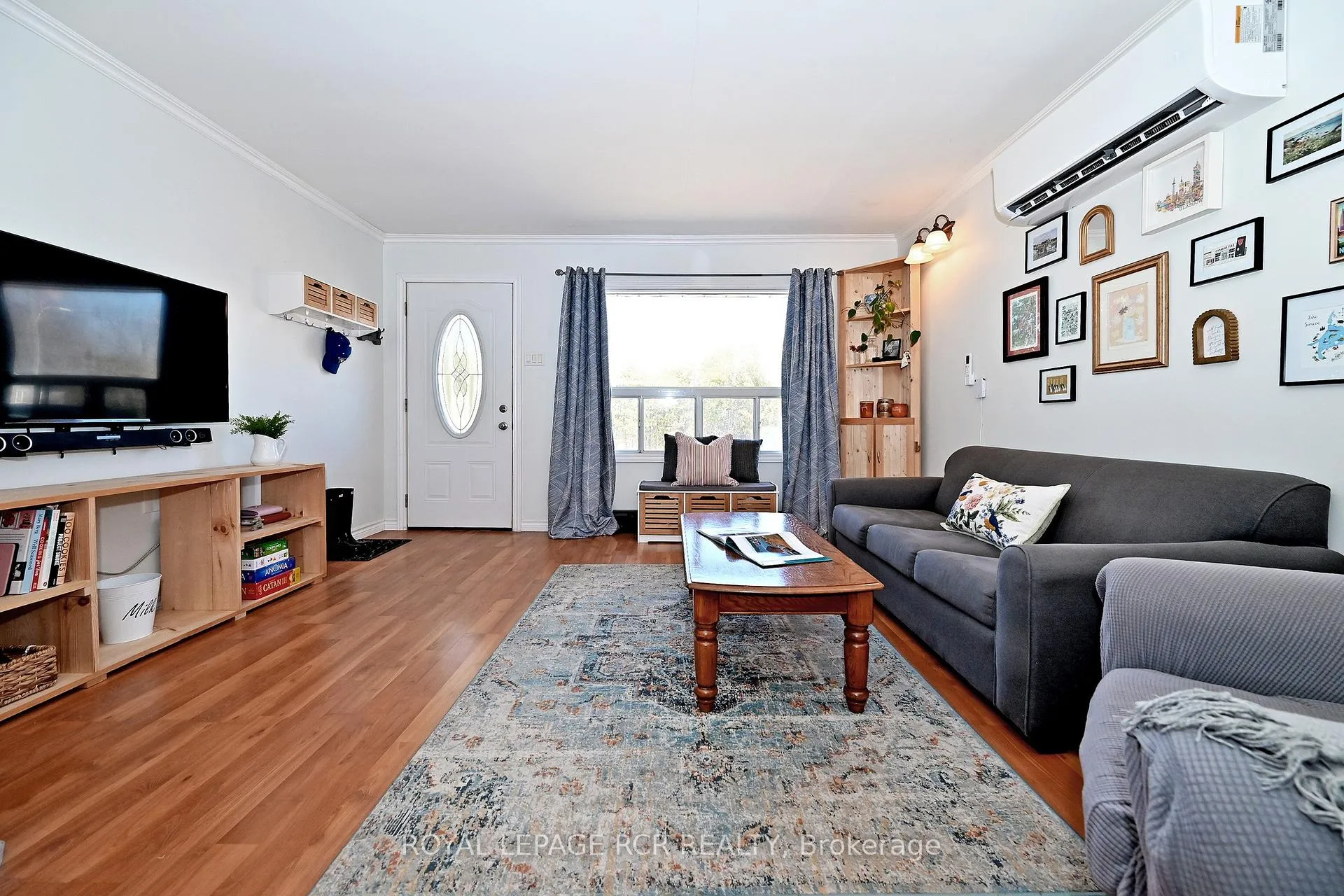 Photo 4 of 993 Barton Avenue, Georgina, Keswick North — HOMEH