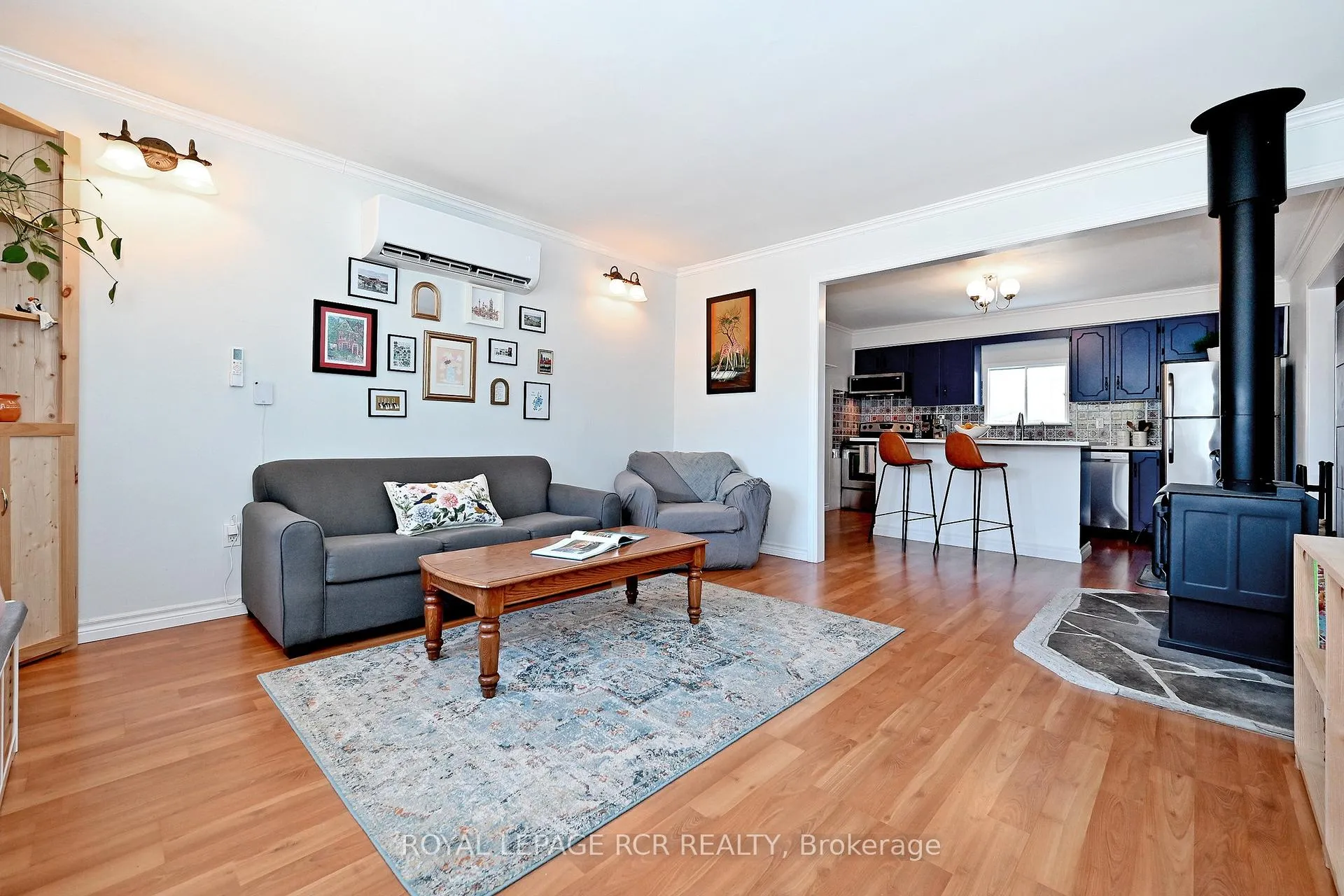 Photo 5 of 993 Barton Avenue, Georgina, Keswick North — HOMEH