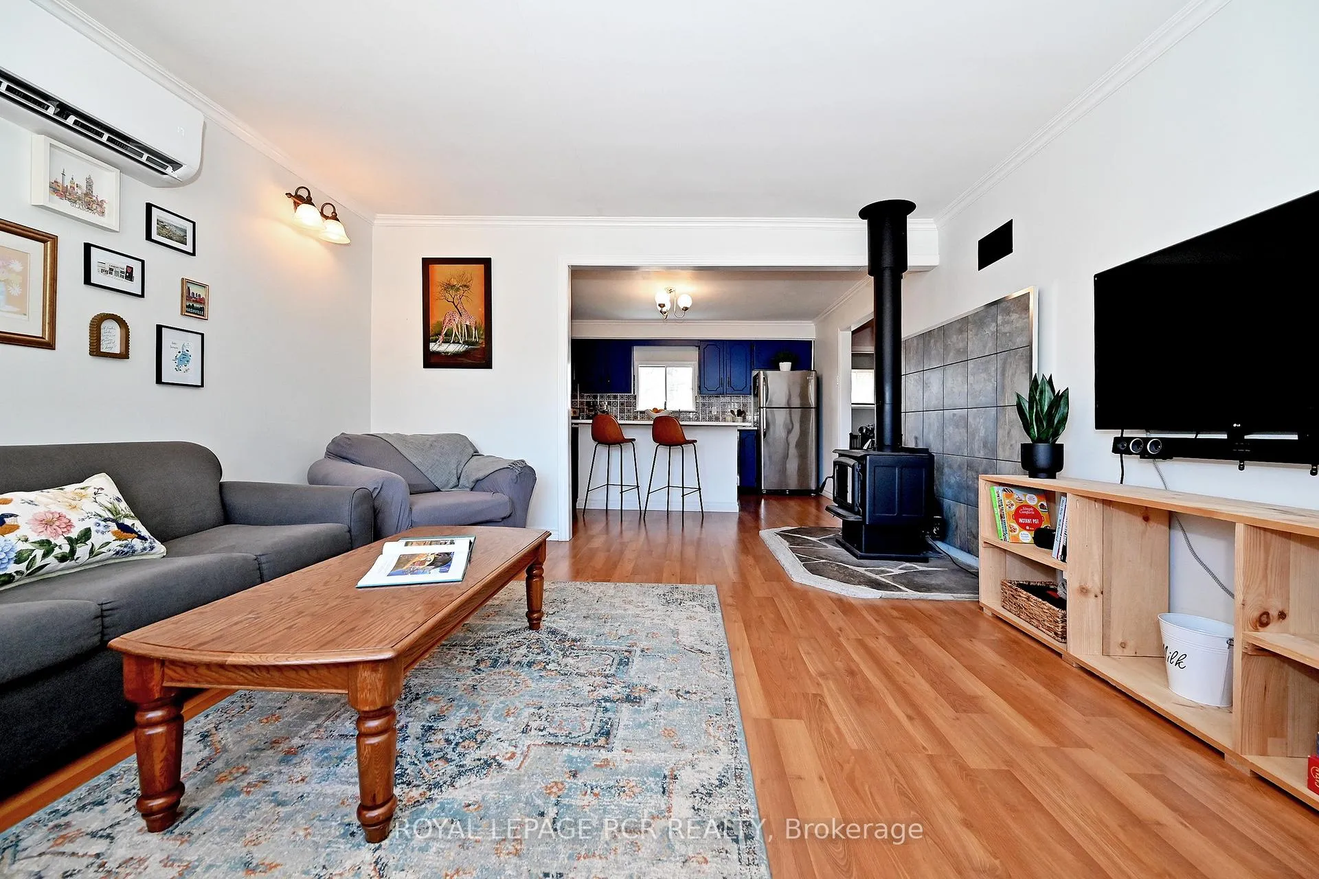 Photo 7 of 993 Barton Avenue, Georgina, Keswick North — HOMEH
