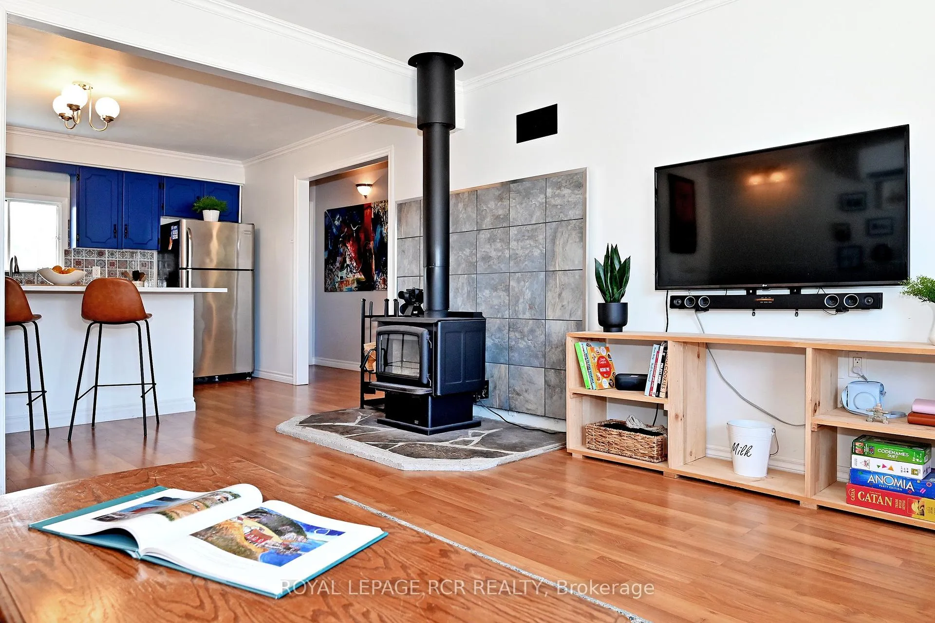 Photo 9 of 993 Barton Avenue, Georgina, Keswick North — HOMEH