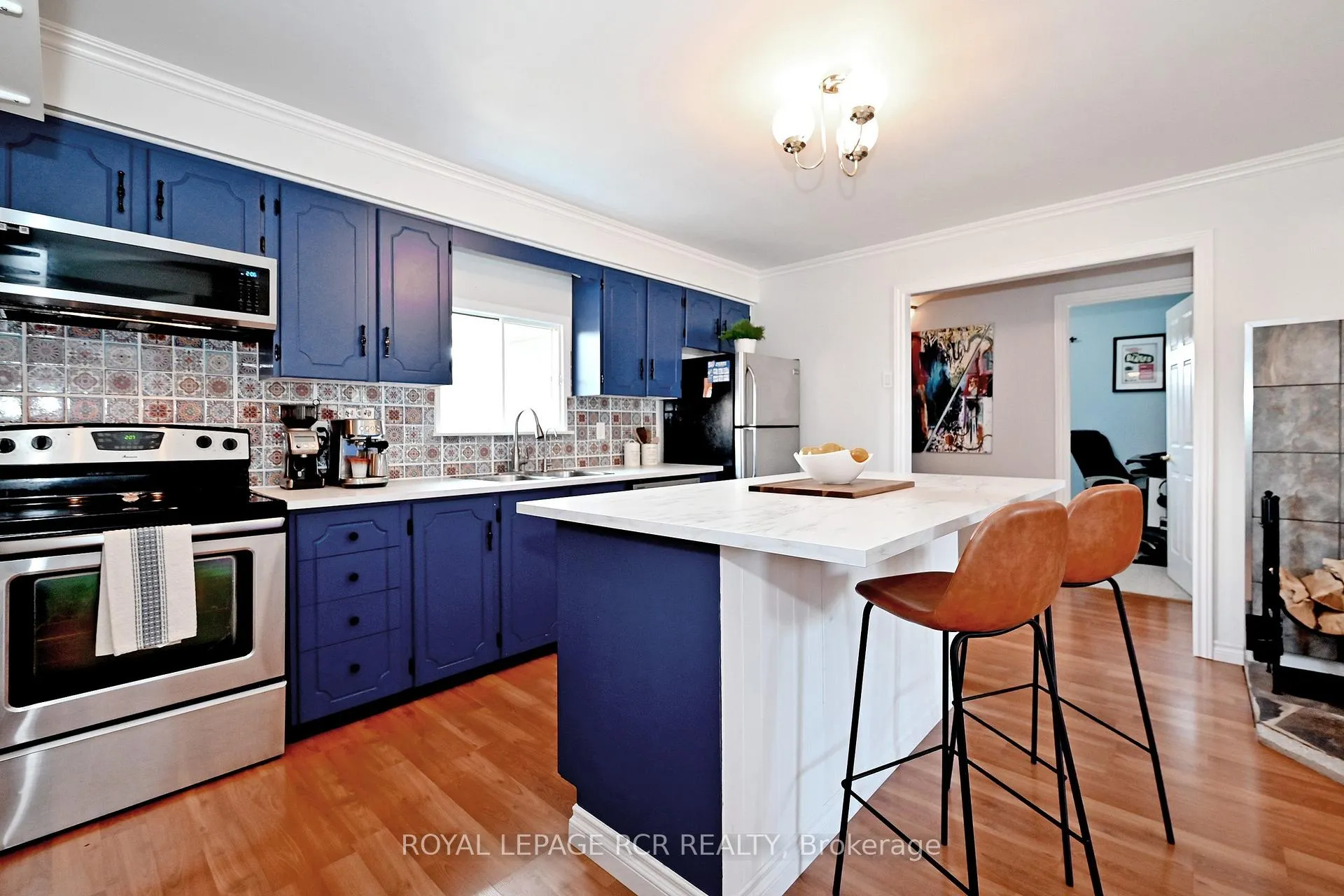 Photo 13 of 993 Barton Avenue, Georgina, Keswick North — HOMEH