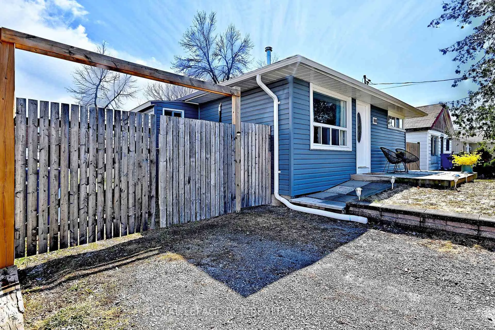 Photo 25 of 993 Barton Avenue, Georgina, Keswick North — HOMEH