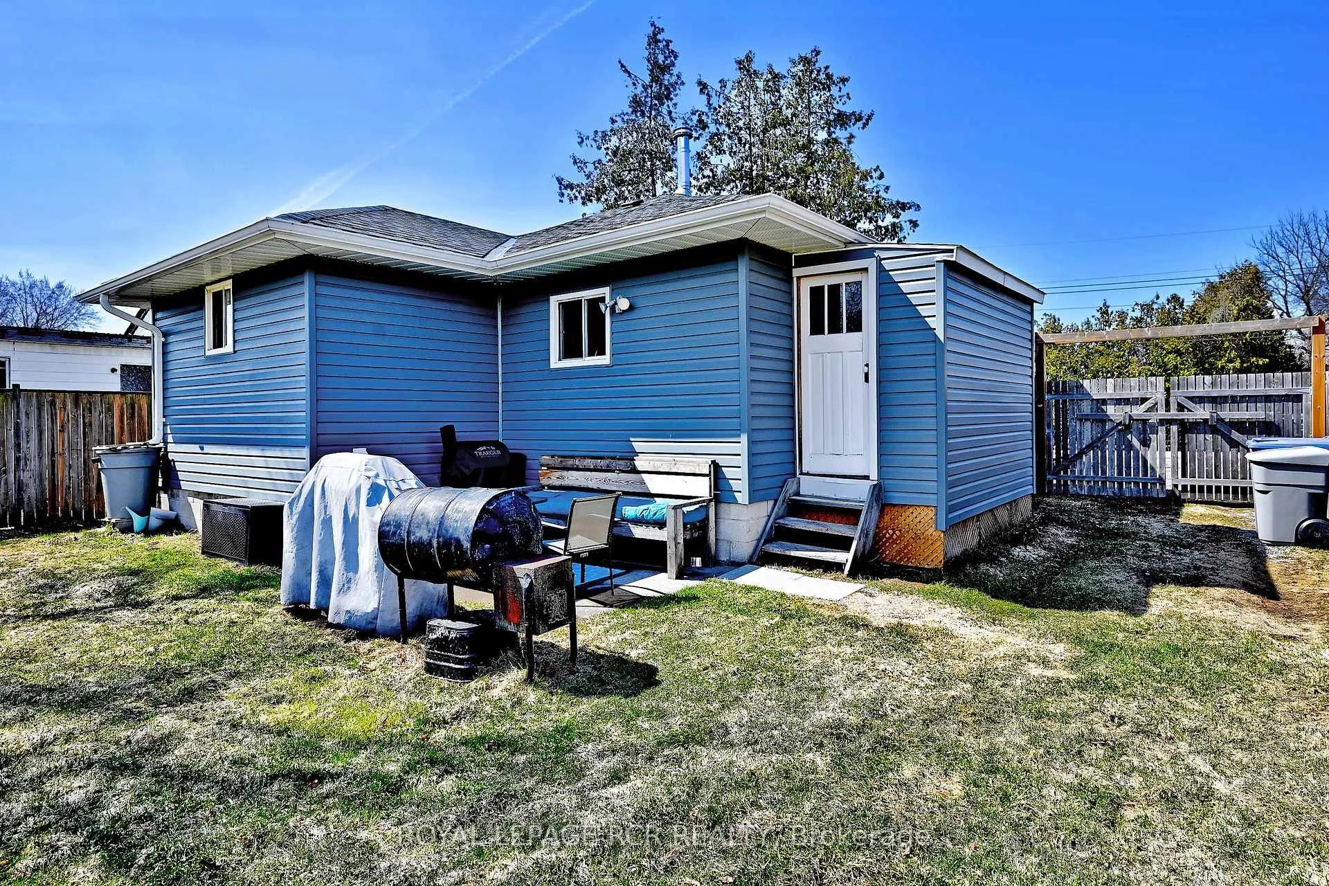 Photo 32 of 993 Barton Avenue, Georgina, Keswick North — HOMEH
