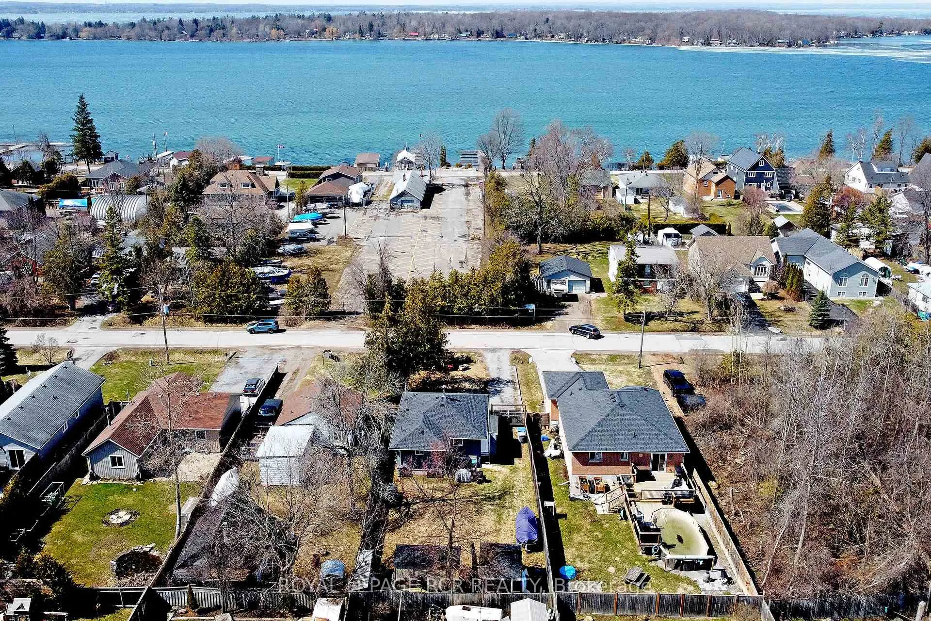 Photo 40 of 993 Barton Avenue, Georgina, Keswick North — HOMEH