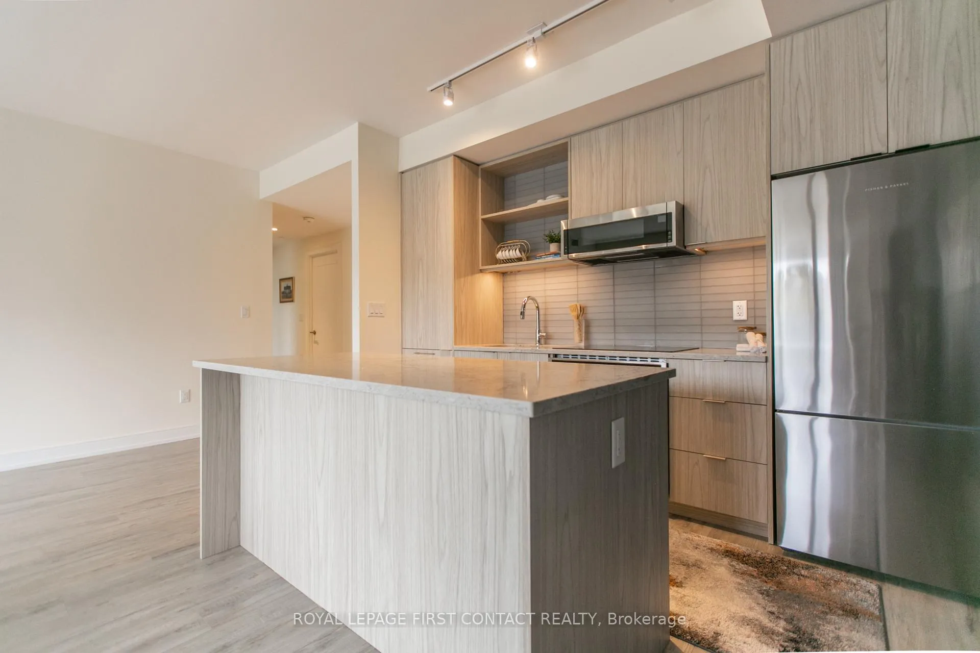 Photo 10 of Unit 421, 185 Dunlop Street E, Barrie, Lakeshore — HOMEH