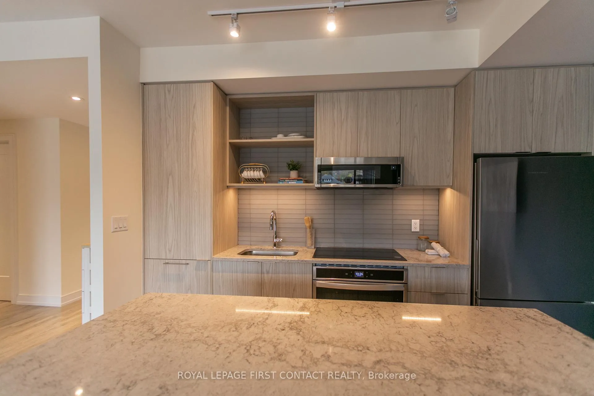 Photo 11 of Unit 421, 185 Dunlop Street E, Barrie, Lakeshore — HOMEH