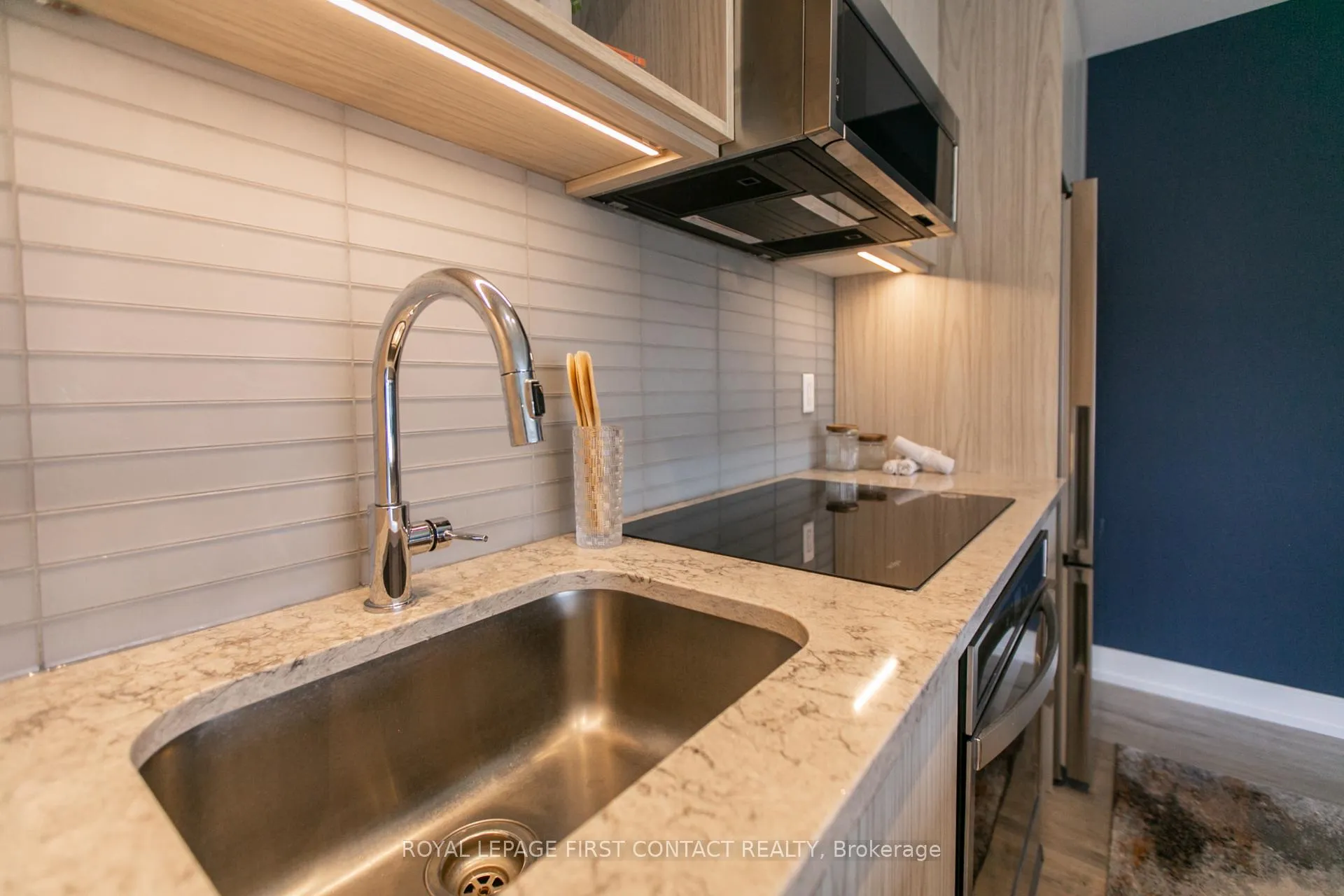 Photo 13 of Unit 421, 185 Dunlop Street E, Barrie, Lakeshore — HOMEH