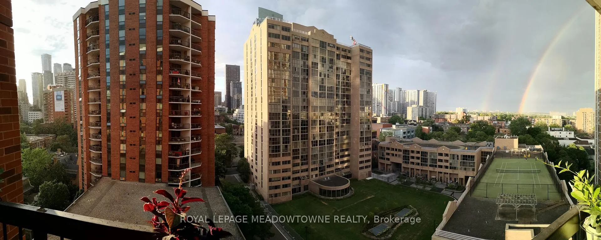 Front of Unit 421, 77 Maitland Place