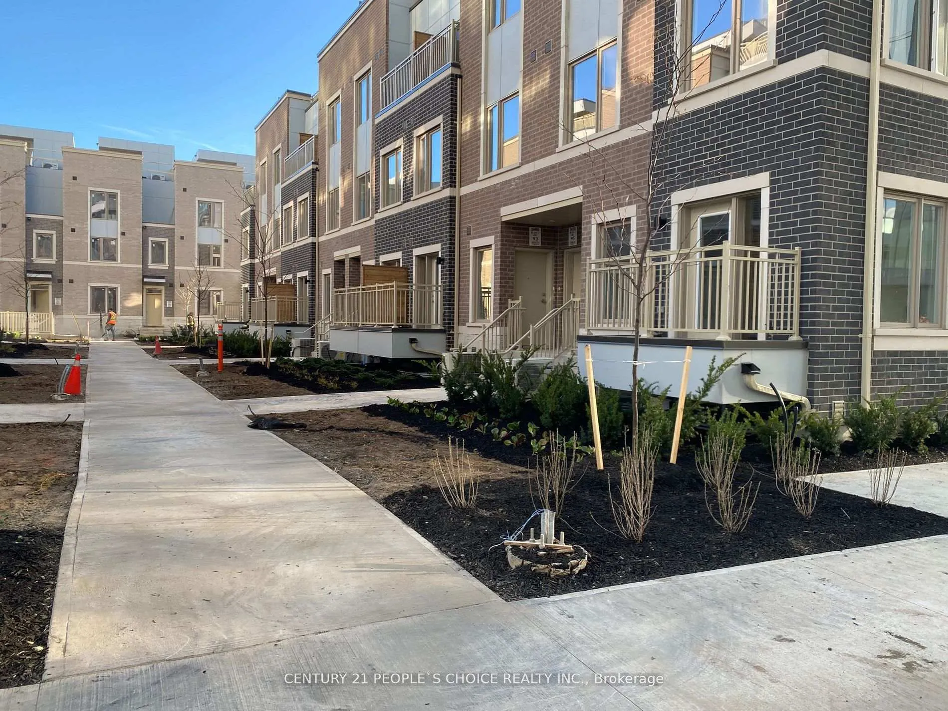 Photo 5 of Unit 71, 31 Honeycrisp Crescent, Vaughan, Vaughan Corporate Centre — HOMEH