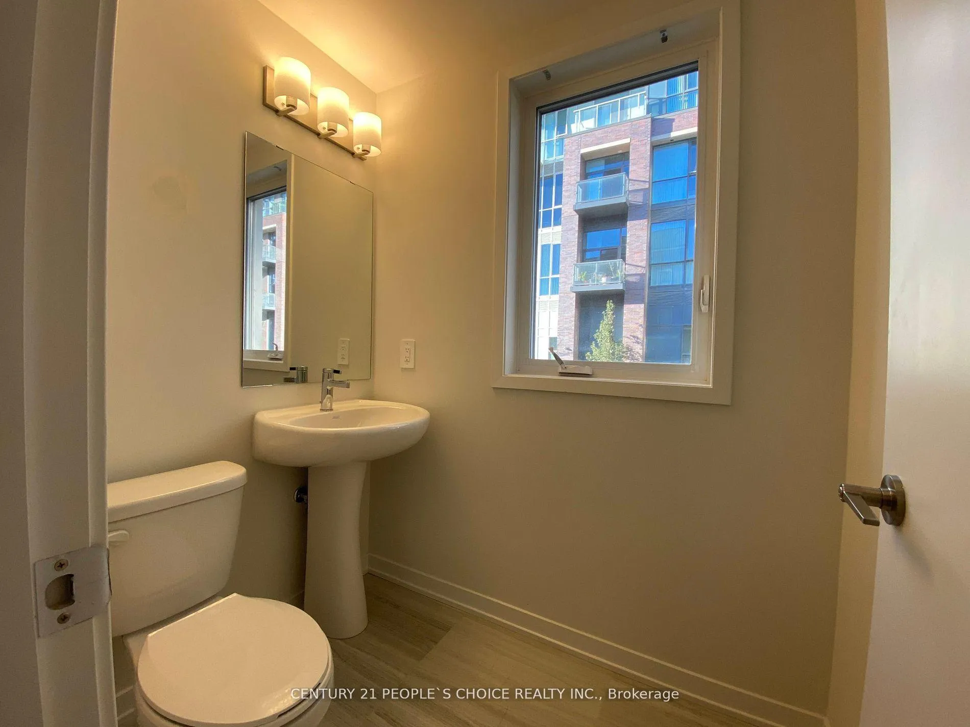 Photo 12 of Unit 71, 31 Honeycrisp Crescent, Vaughan, Vaughan Corporate Centre — HOMEH
